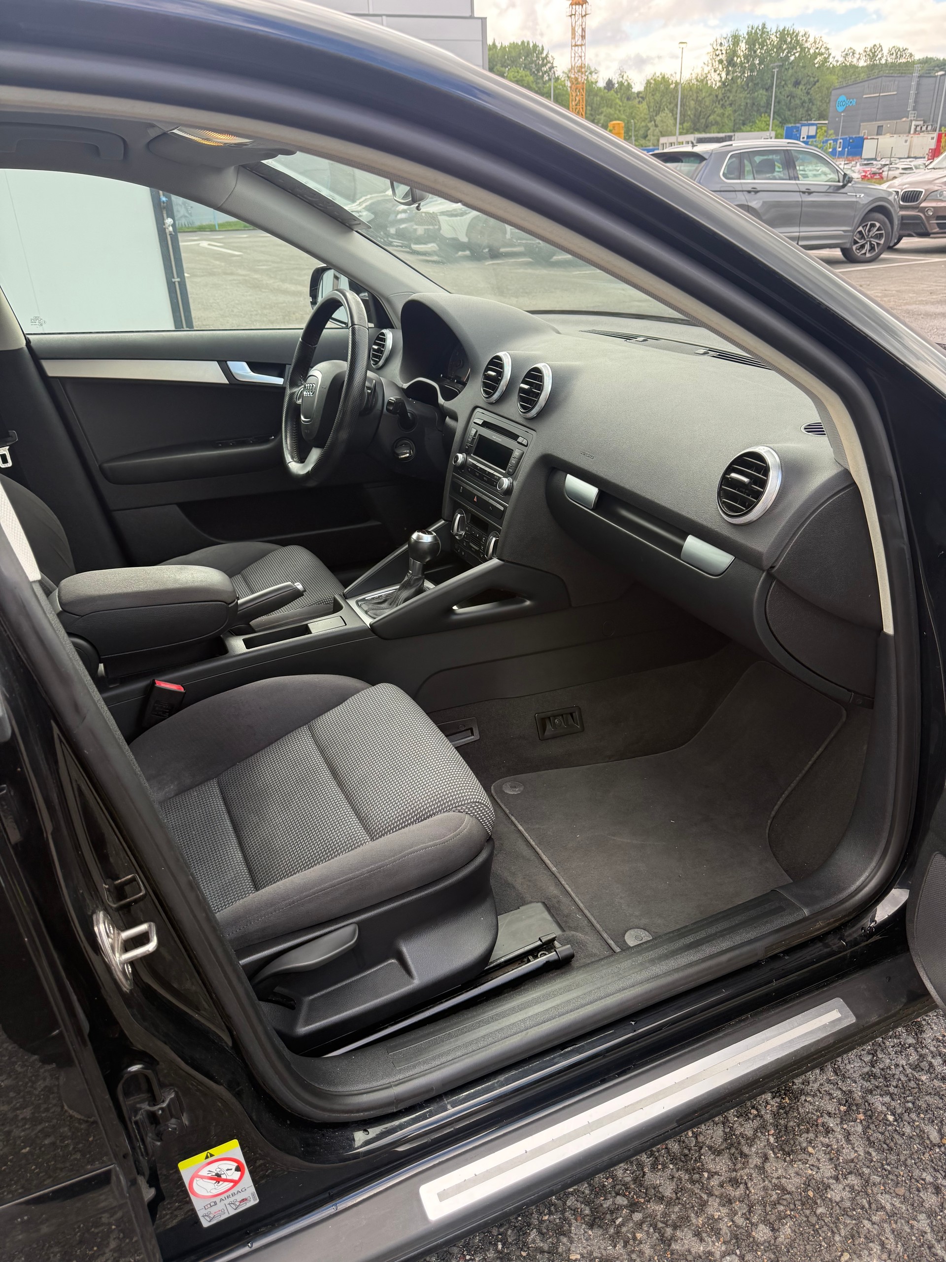 AUDI A3 Sportback 1.8 TFSI Attraction S-tronic-image-5