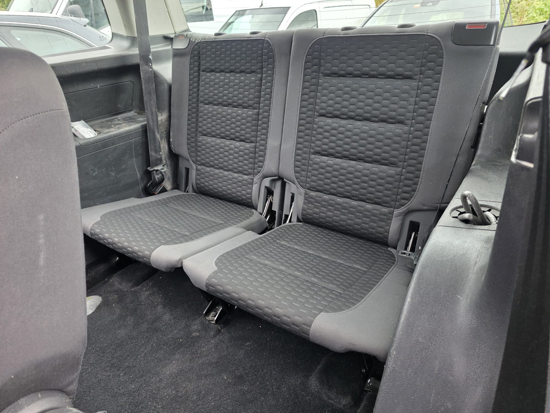 VW Touran 2.0 TDI Highline-image-14
