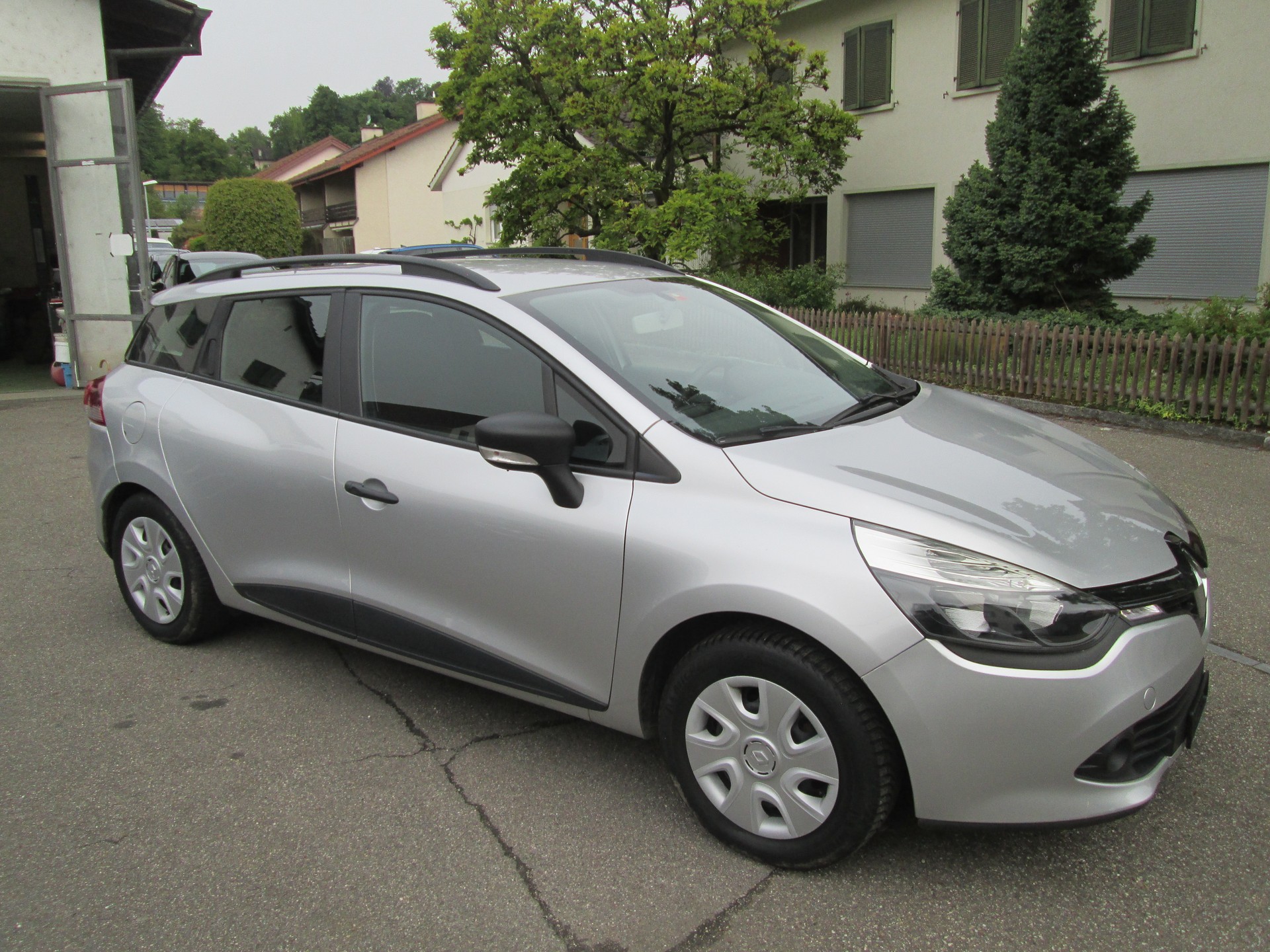 RENAULT Clio Grandtour 1.2 16V Authentique-image-5