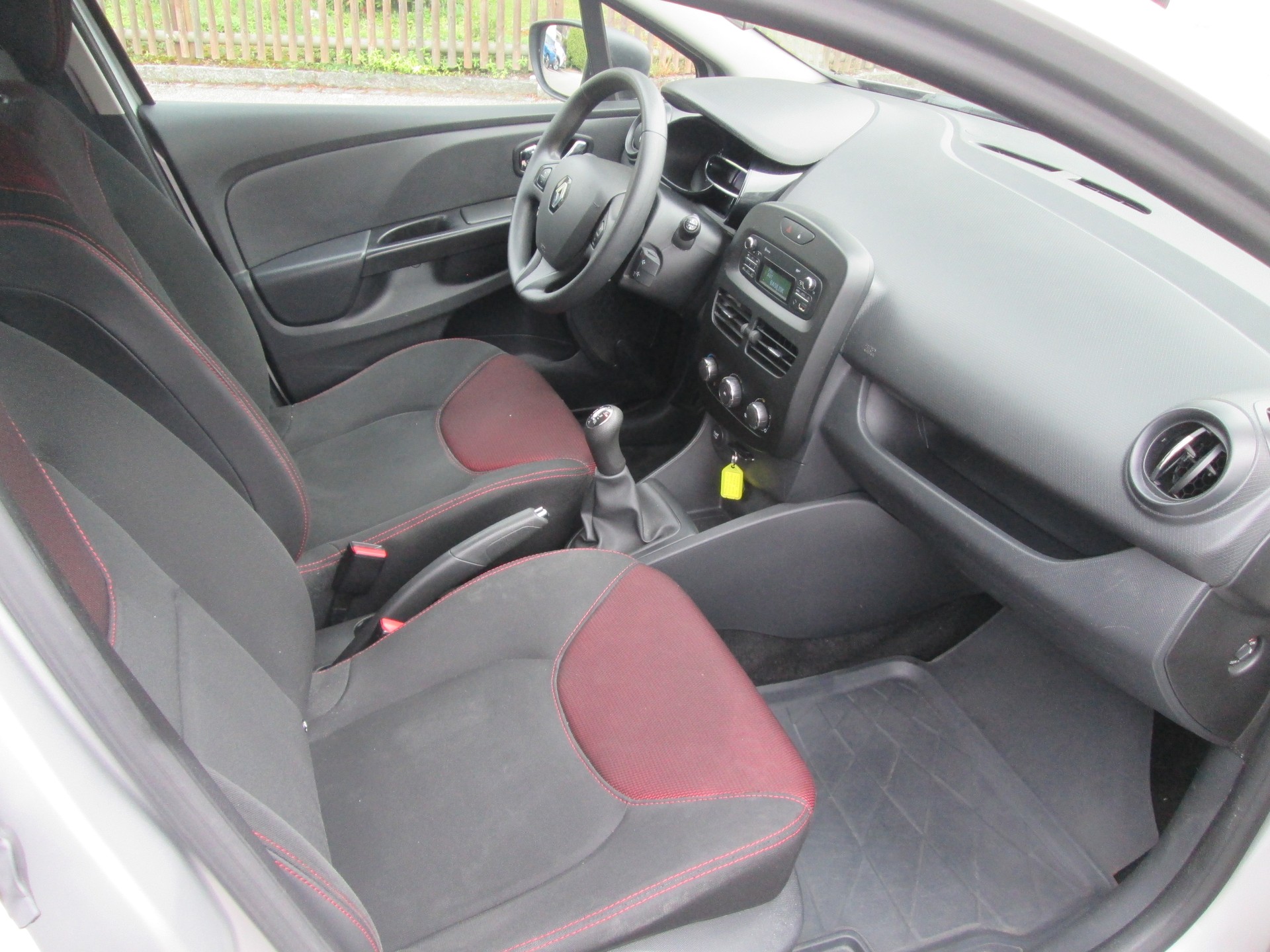 RENAULT Clio Grandtour 1.2 16V Authentique-image-11