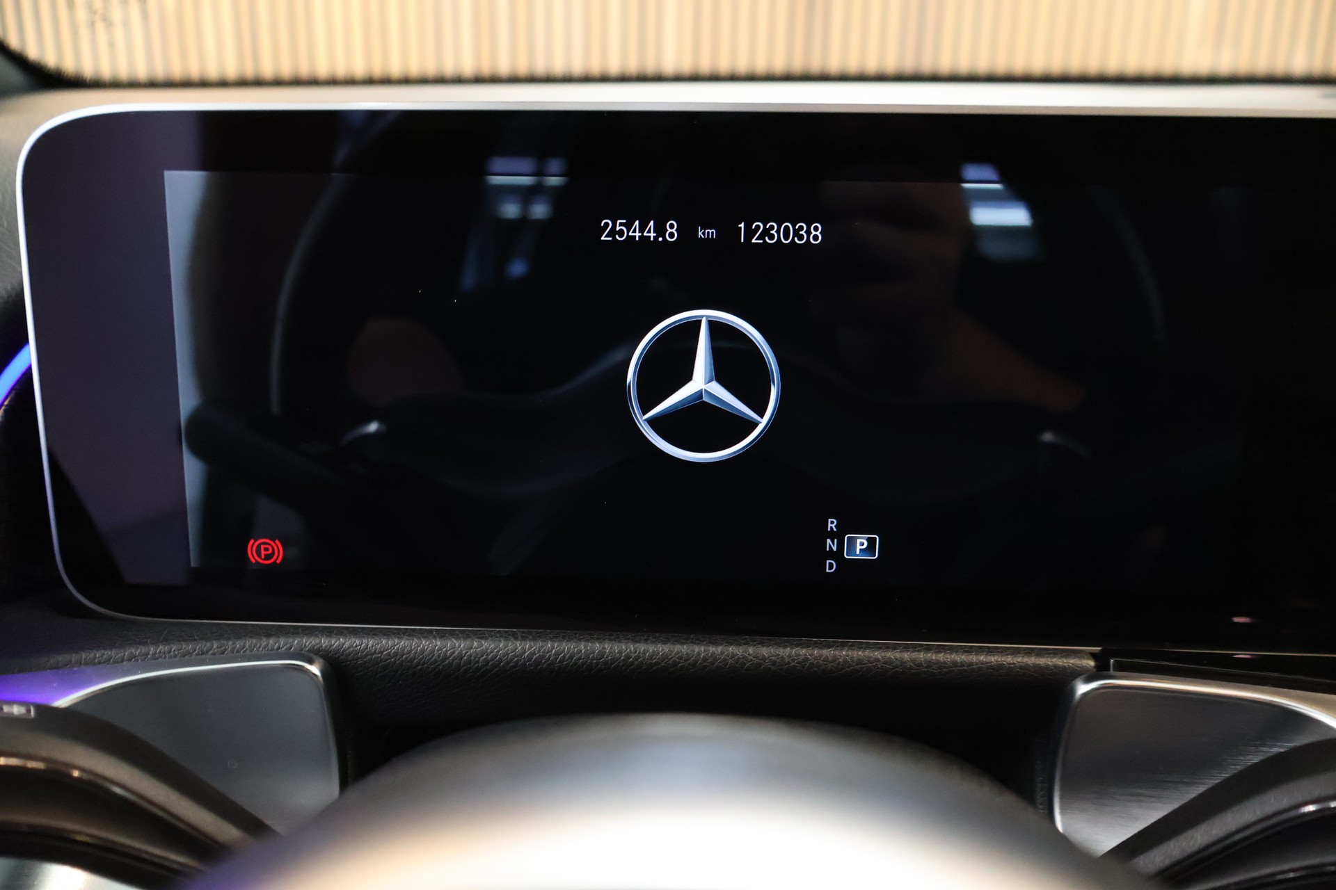 MERCEDES-BENZ GLB 220 d 4Matic AMG Line 8G-Tronic-image-27