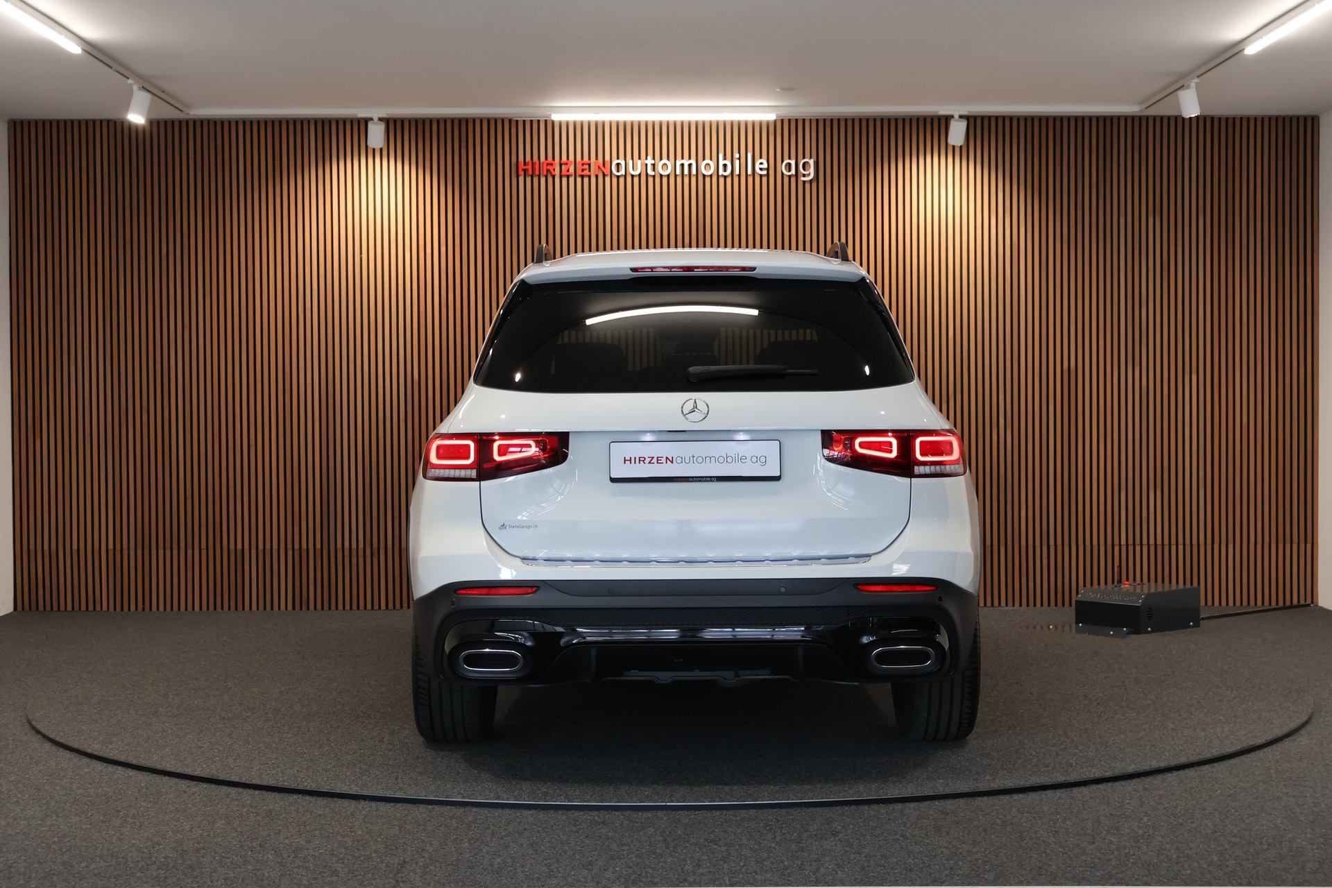 MERCEDES-BENZ GLB 220 d 4Matic AMG Line 8G-Tronic-showroom-element-3