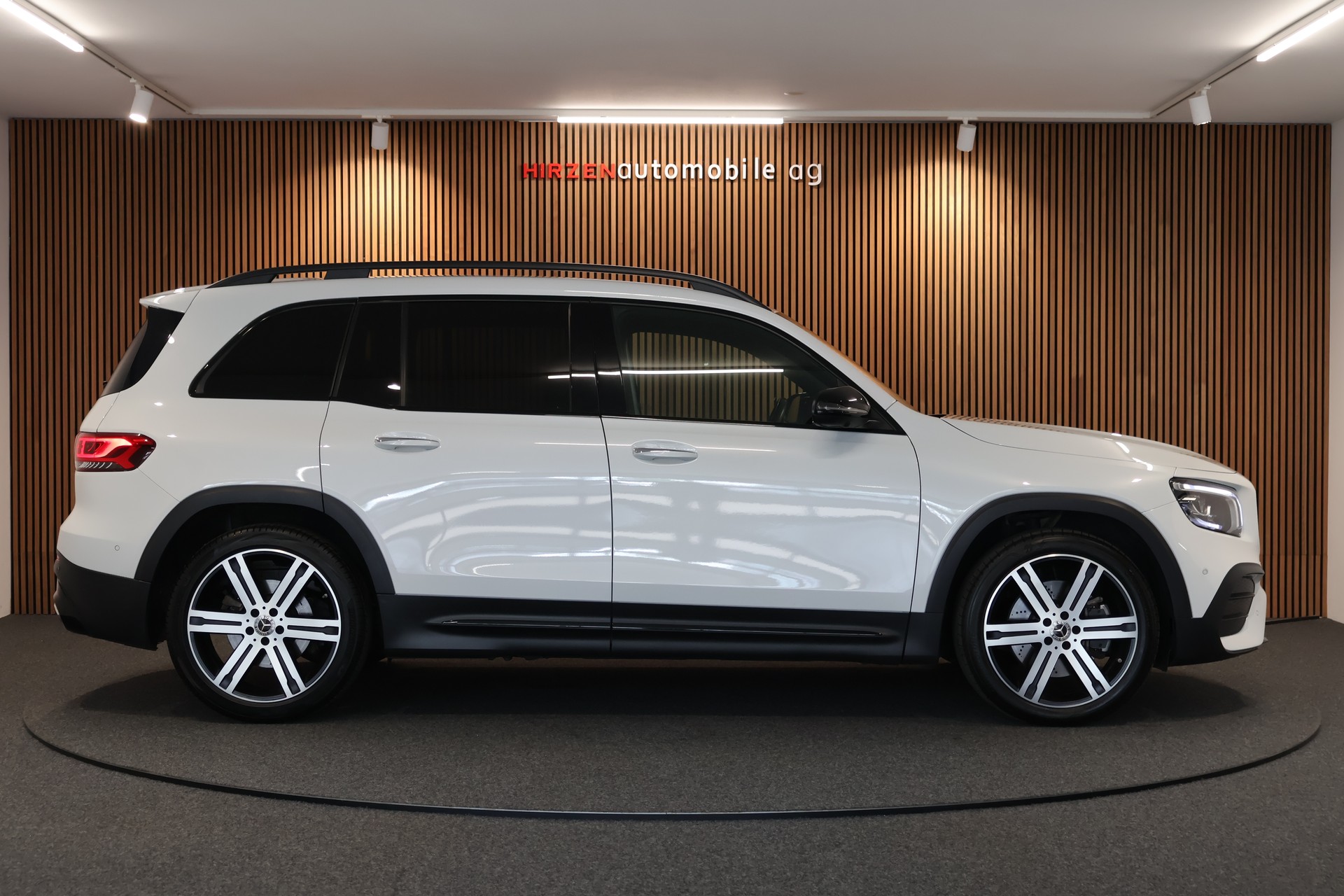 MERCEDES-BENZ GLB 220 d 4Matic AMG Line 8G-Tronic-image-5