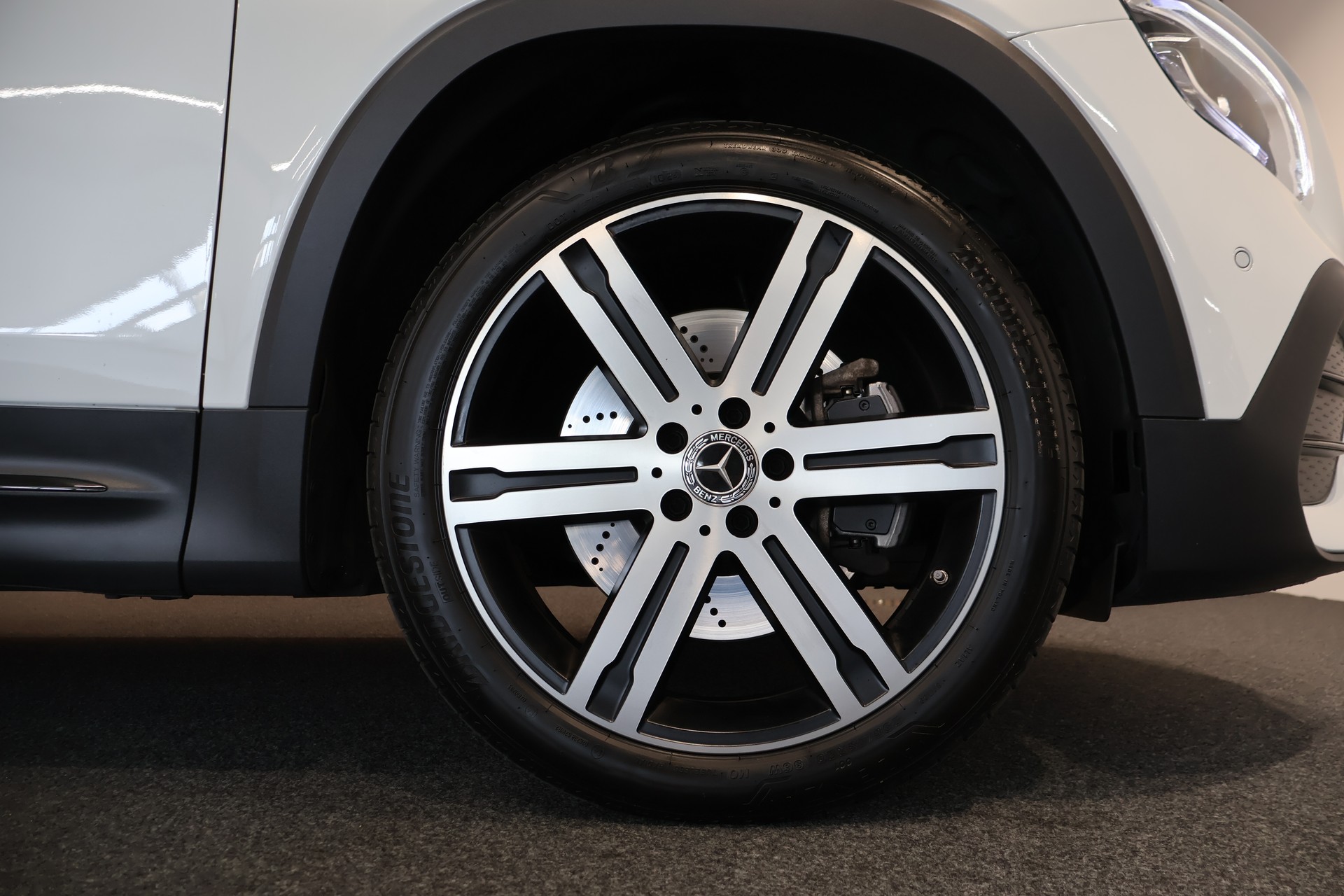 MERCEDES-BENZ GLB 220 d 4Matic AMG Line 8G-Tronic-image-30