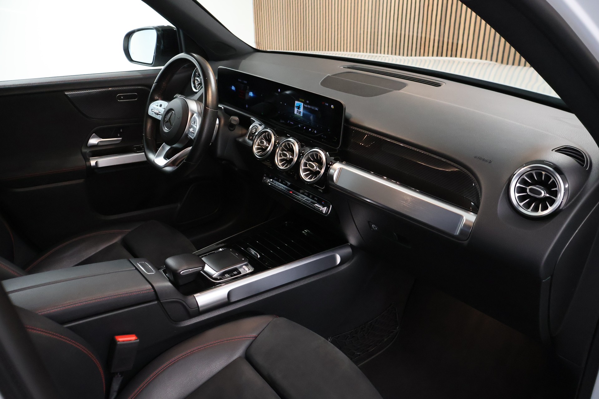MERCEDES-BENZ GLB 220 d 4Matic AMG Line 8G-Tronic-image-17