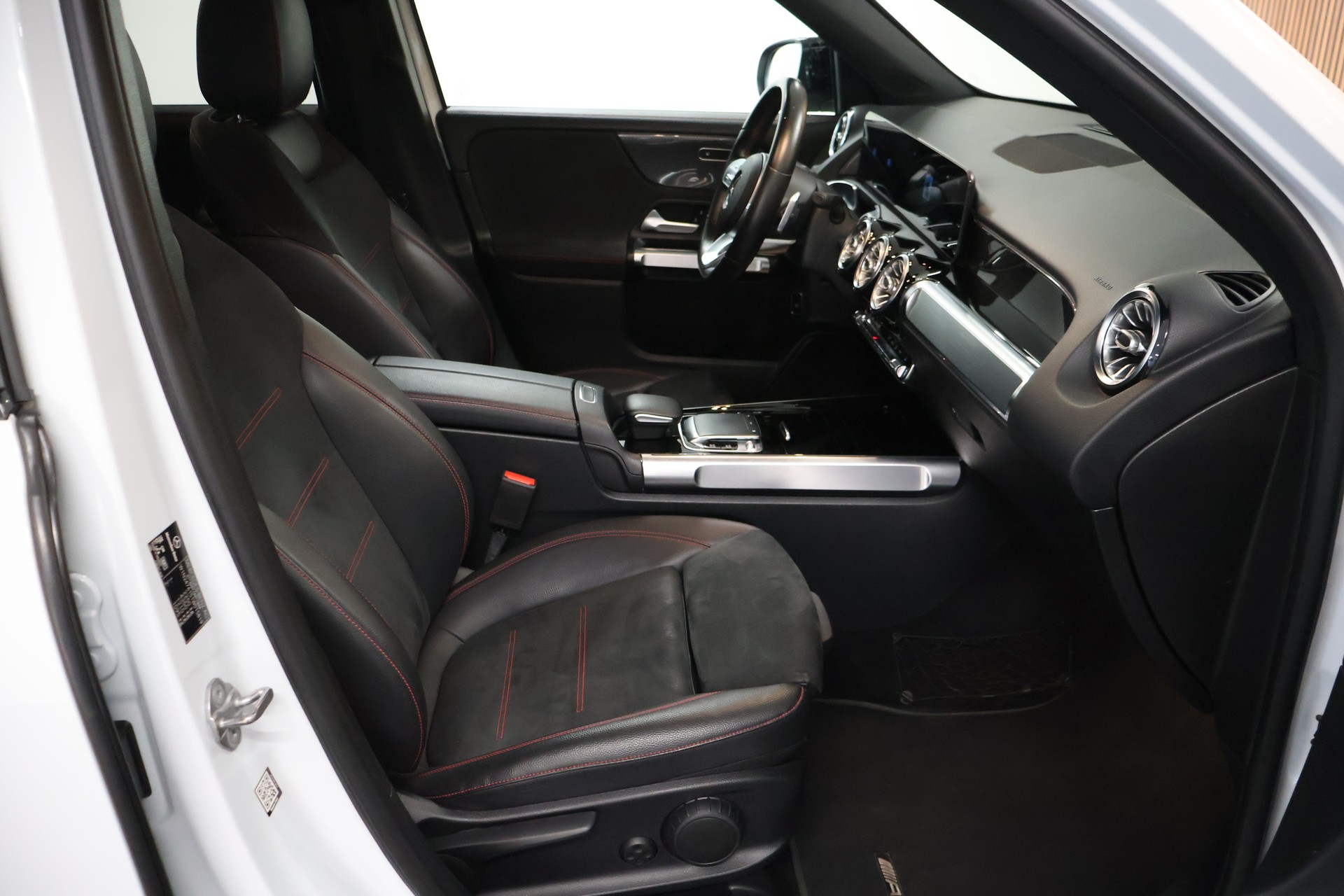 MERCEDES-BENZ GLB 220 d 4Matic AMG Line 8G-Tronic-image-16