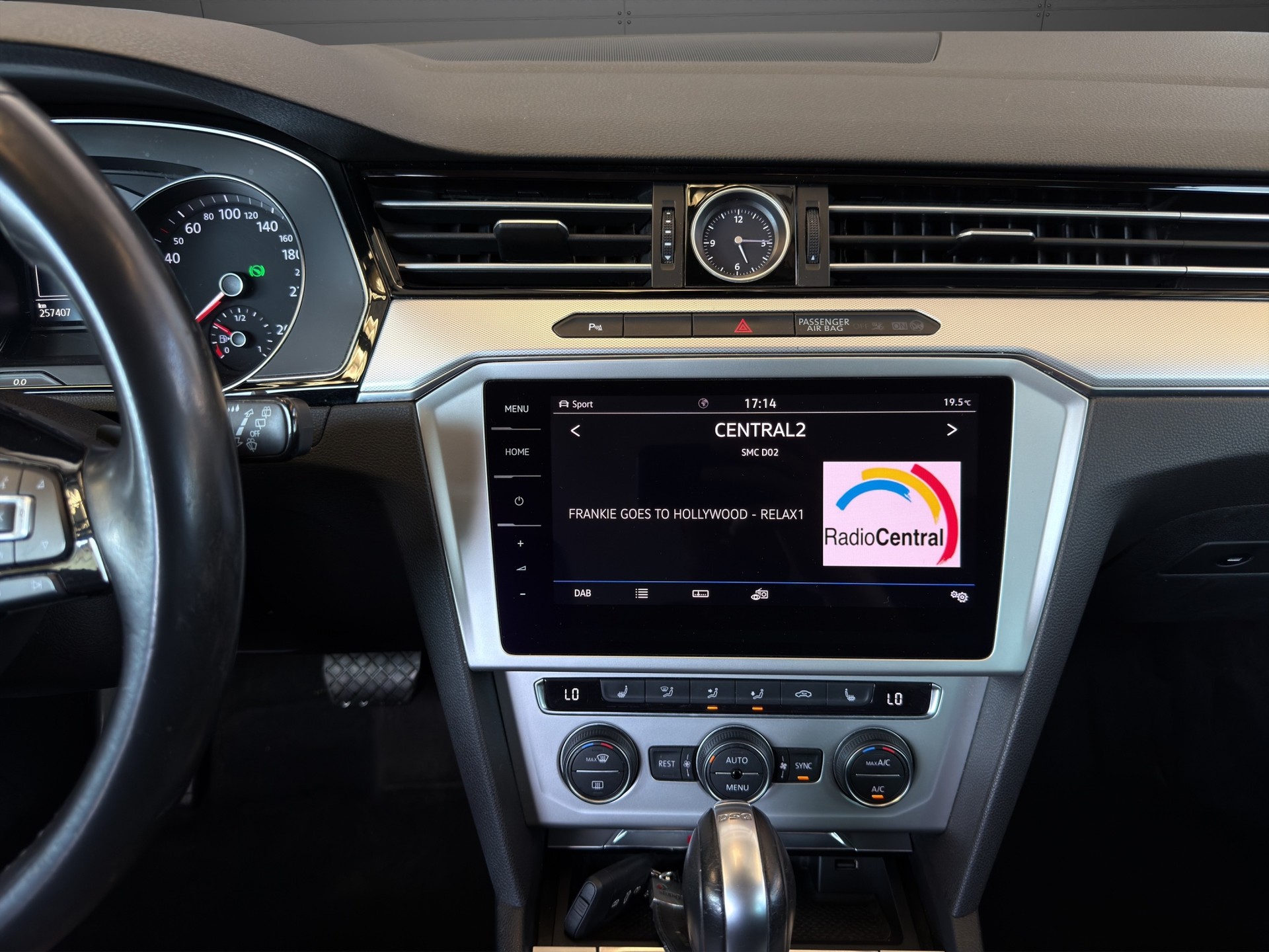 VW Passat Variant 2.0 TDI BMT Comfortline DSG 4Motion-image-11