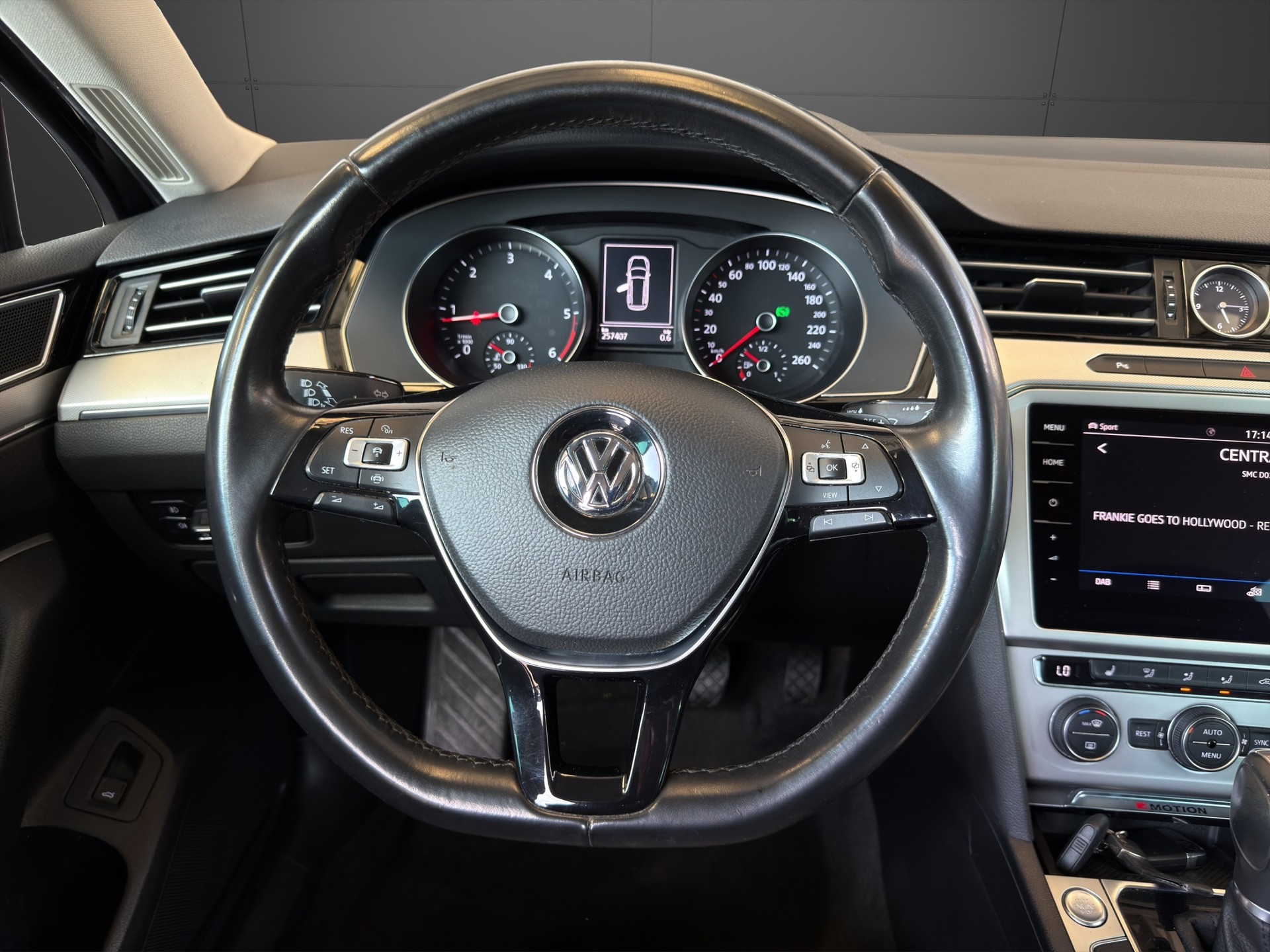 VW Passat Variant 2.0 TDI BMT Comfortline DSG 4Motion-image-14
