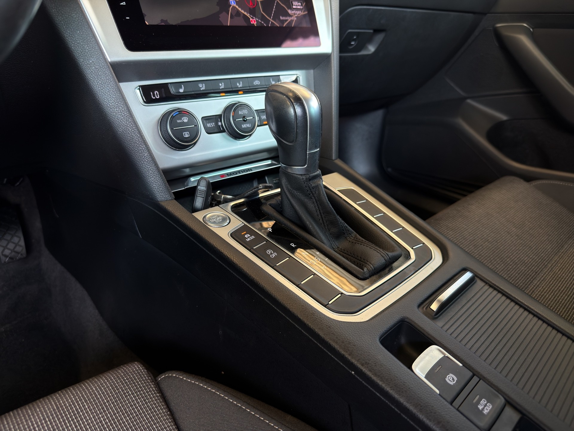 VW Passat Variant 2.0 TDI BMT Comfortline DSG 4Motion-image-16