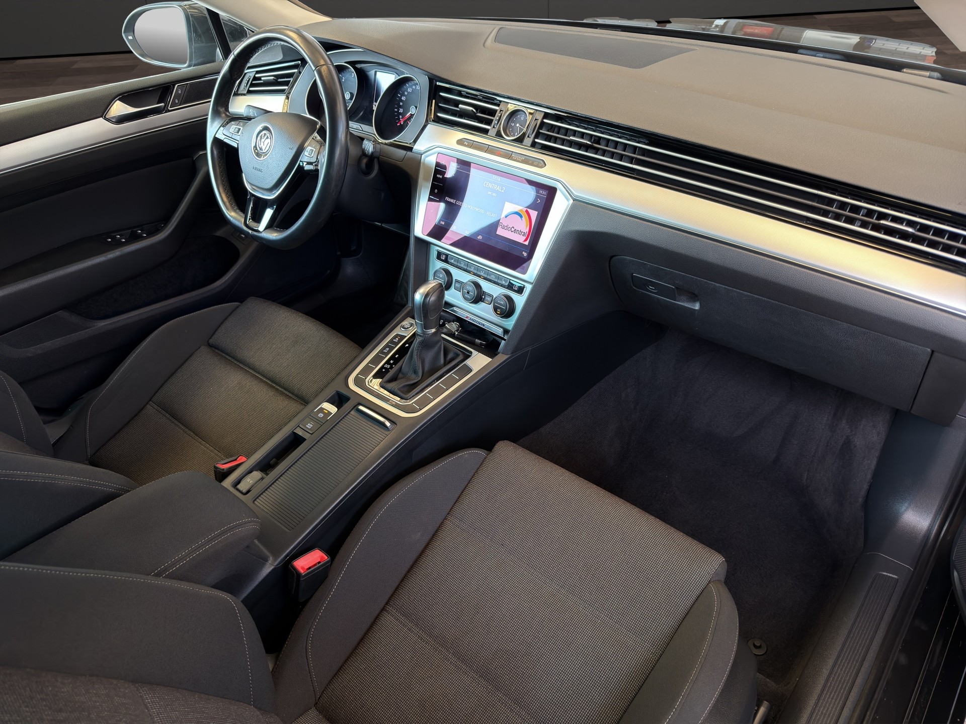 VW Passat Variant 2.0 TDI BMT Comfortline DSG 4Motion-image-18