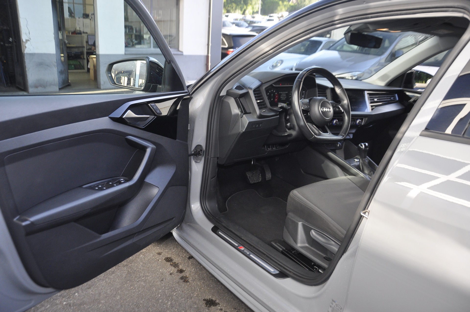 AUDI A1 Sportback 30 TFSI S Line S-tronic-image-3