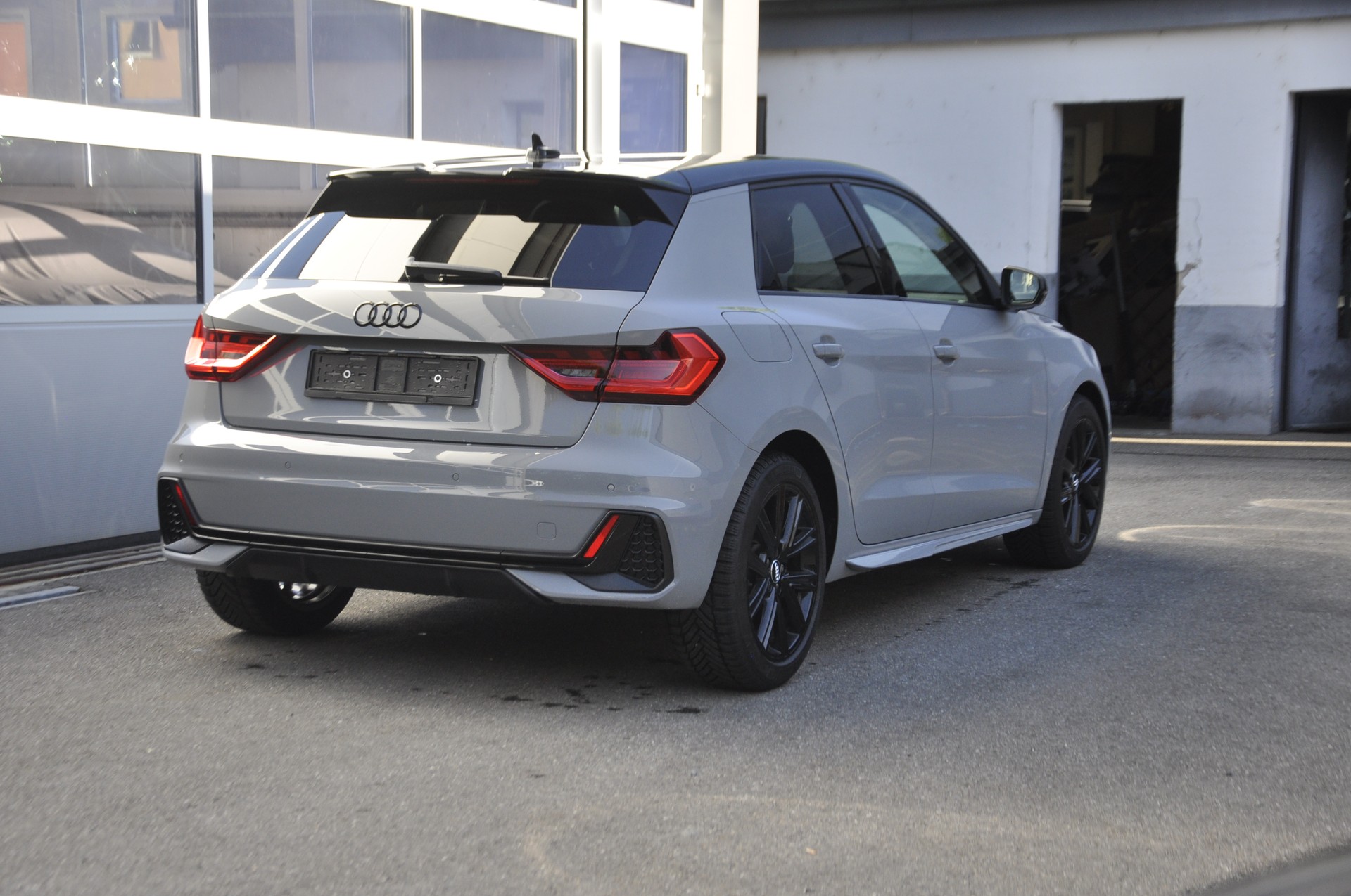 AUDI A1 Sportback 30 TFSI S Line S-tronic-image-2