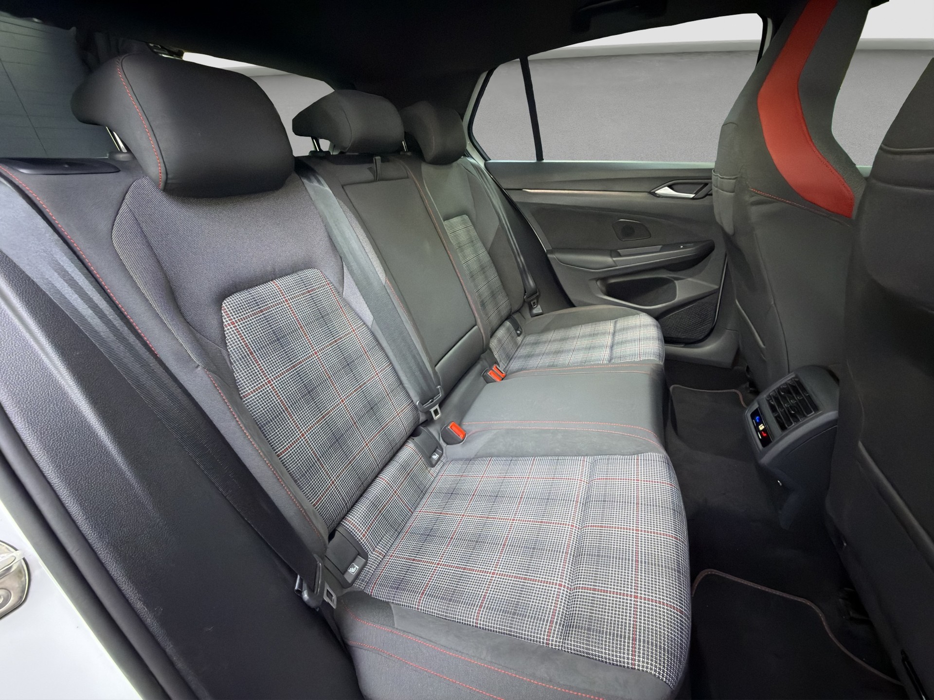 VW Golf 2.0 TSI GTI DSG-image-13