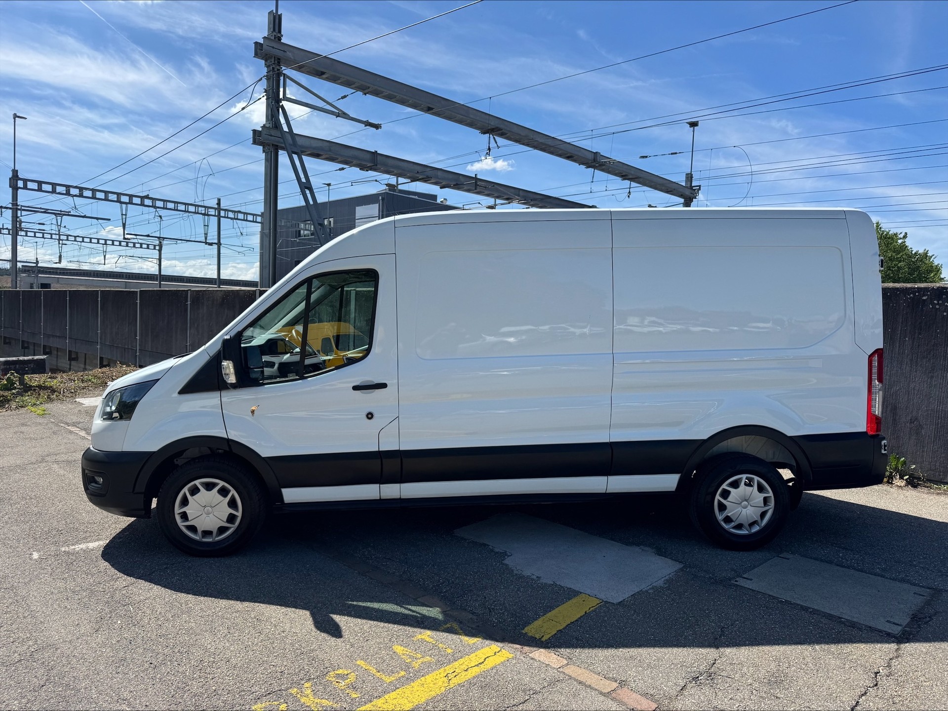 FORD Transit Van 350 L3 Trend 2.0 TDCi 130 FWD A-showroom-element-1