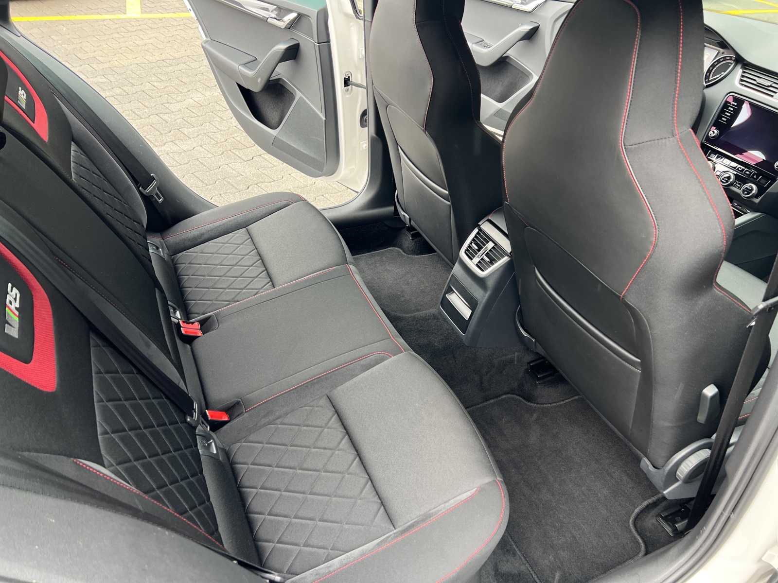 SKODA Octavia Combi 2.0 TSI RS DSG-image-7