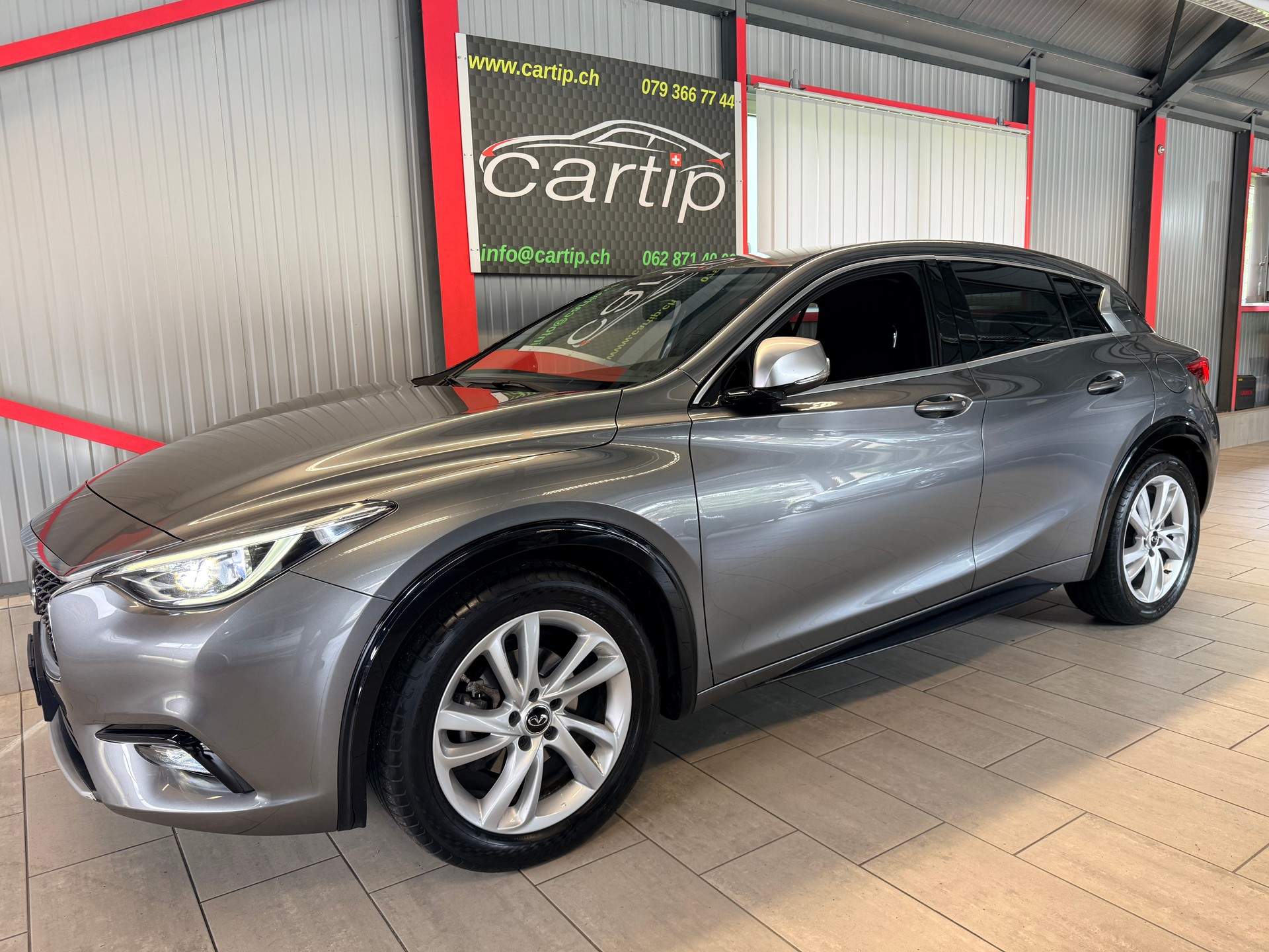 INFINITI Q30 Business Executive FWD DCT-image-3