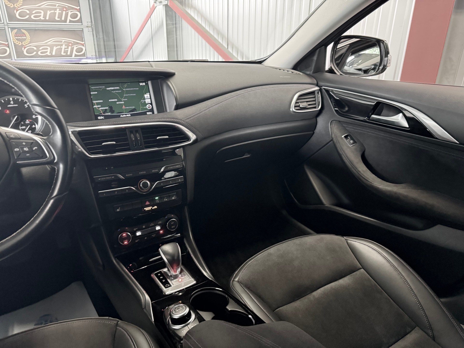 INFINITI Q30 Business Executive FWD DCT-image-13