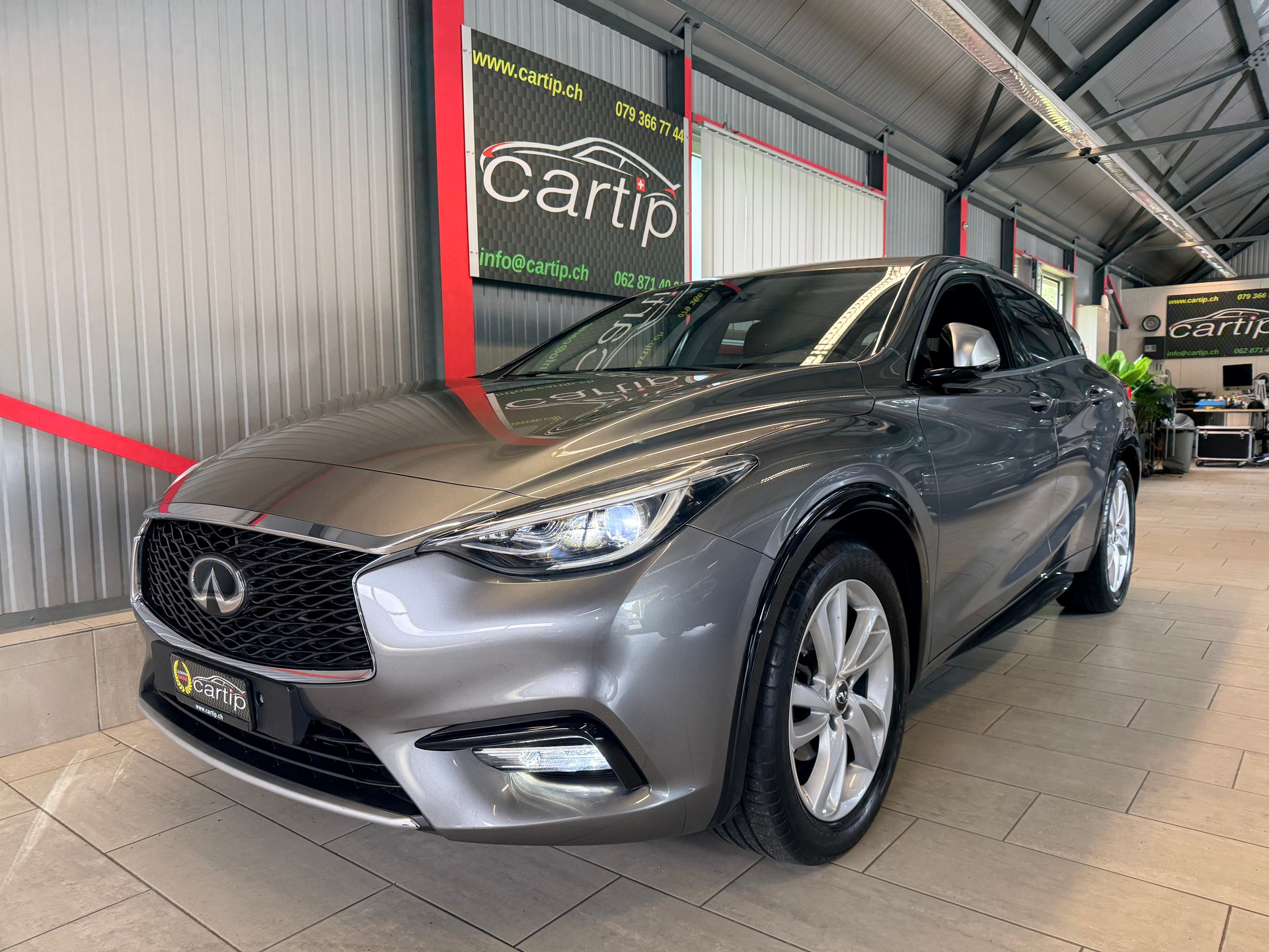 INFINITI Q30 Business Executive FWD DCT