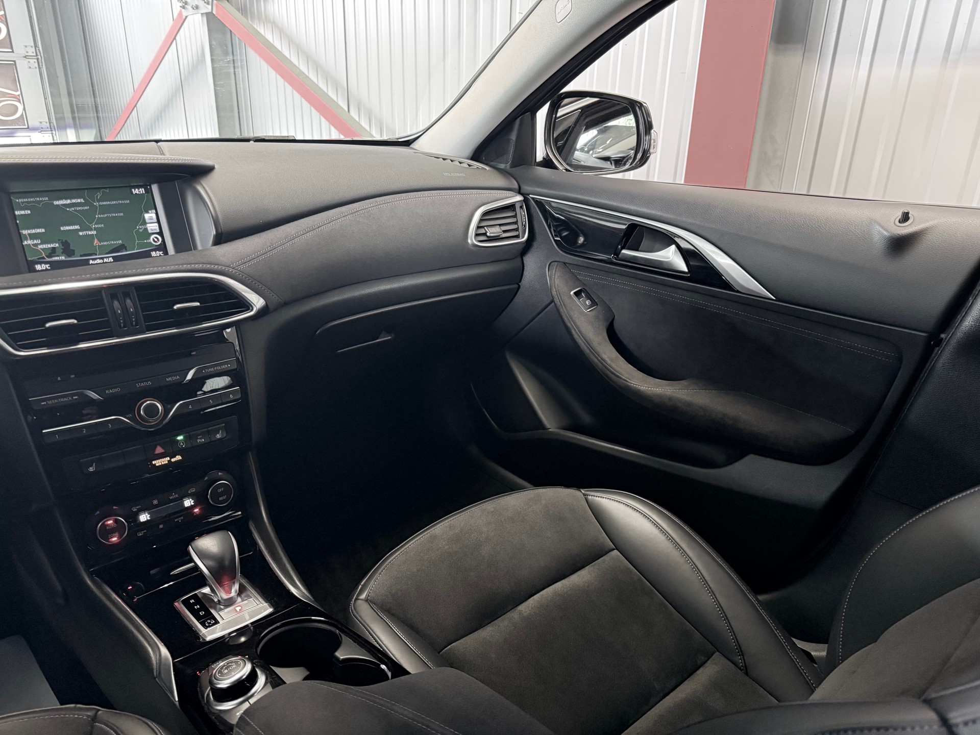 INFINITI Q30 Business Executive FWD DCT-image-11