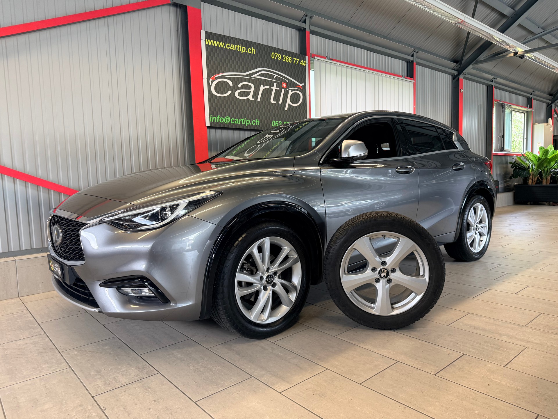 INFINITI Q30 Business Executive FWD DCT-image-1