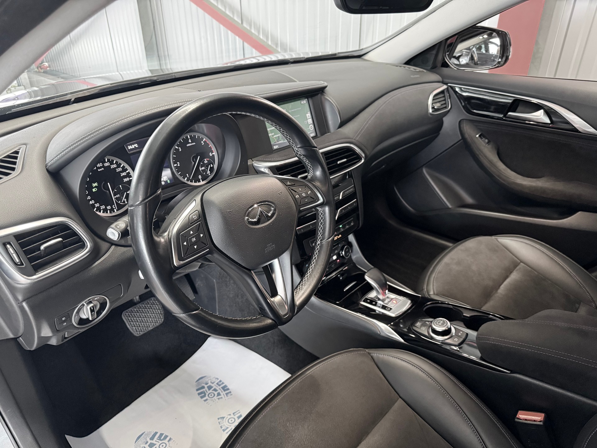 INFINITI Q30 Business Executive FWD DCT-image-9