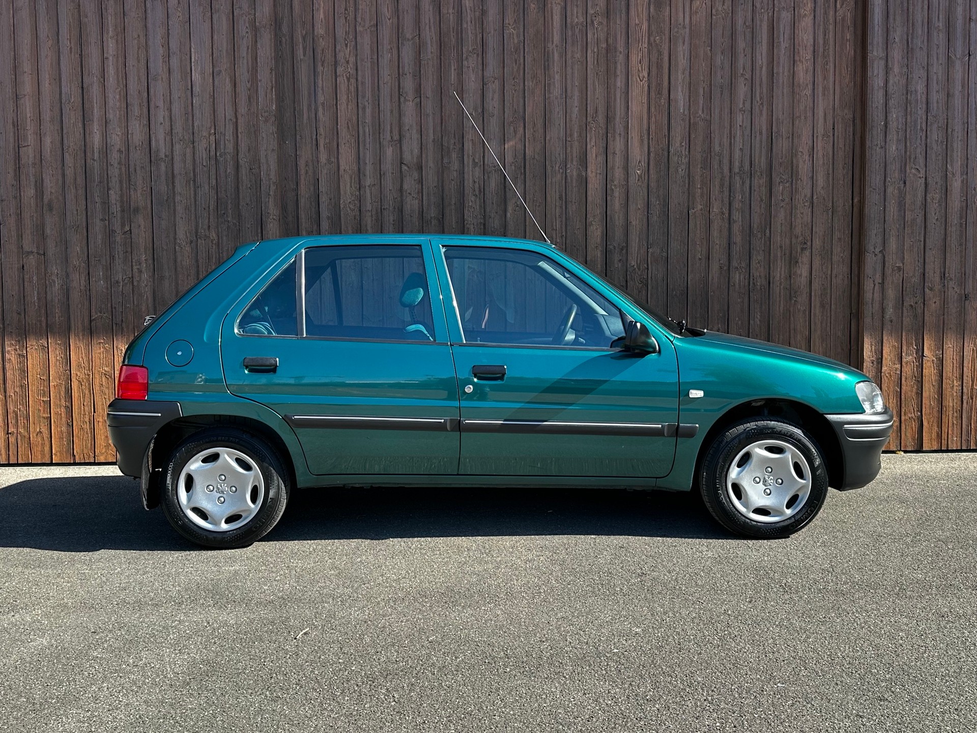 PEUGEOT 106-showroom-element-3