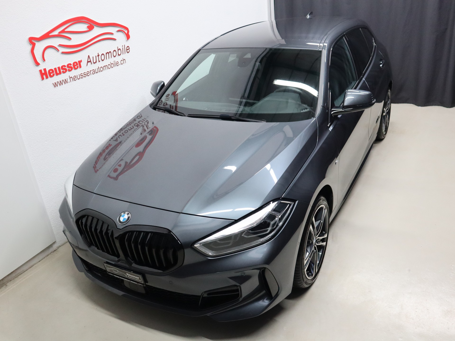 BMW 120d xDrive Steptronic M Sport - Navi - LED - Teil-Leder - Kamera - 190 PS-showroom-element-2