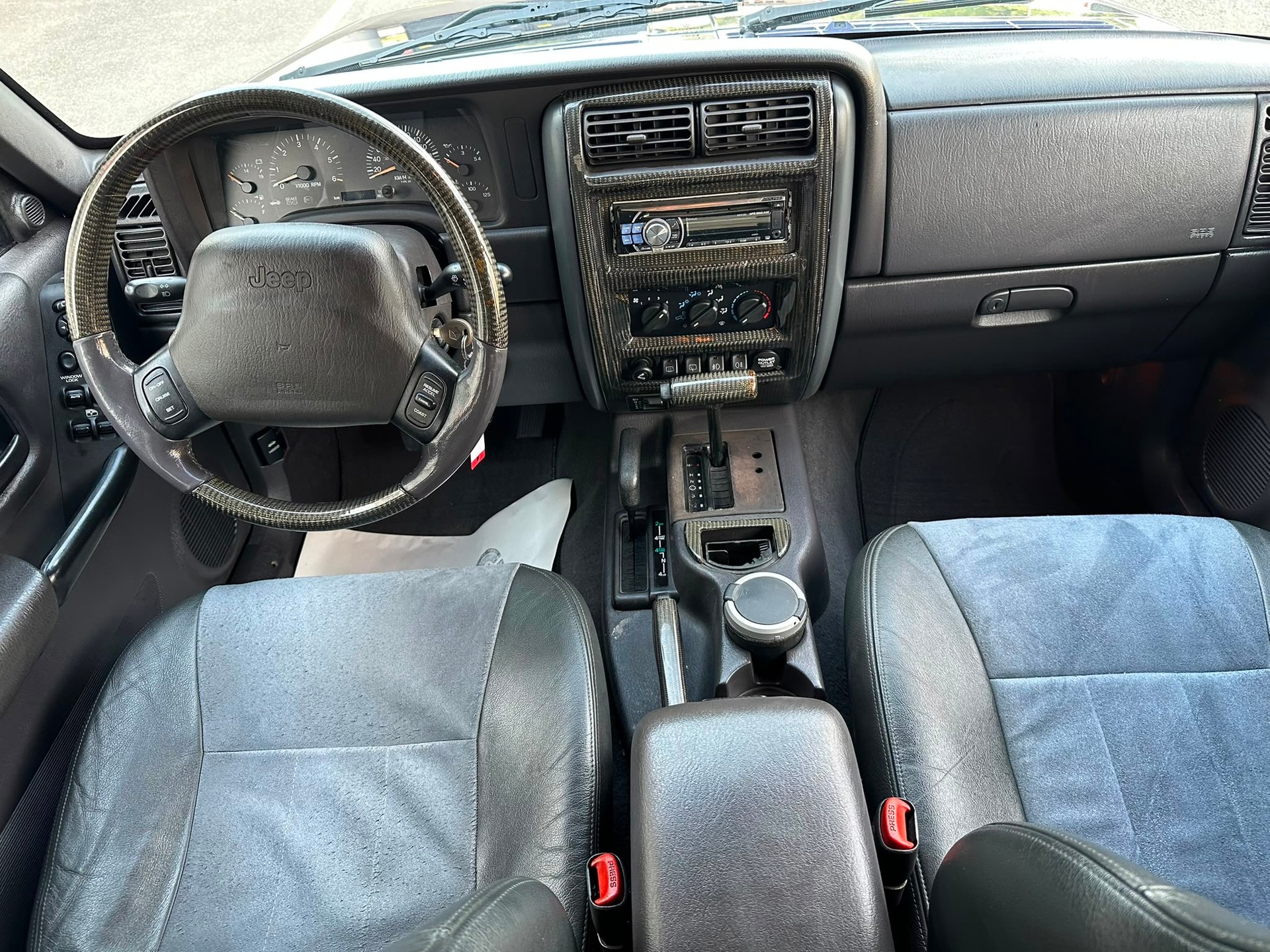 JEEP Cherokee 4.0 Sport Ltd-image-11