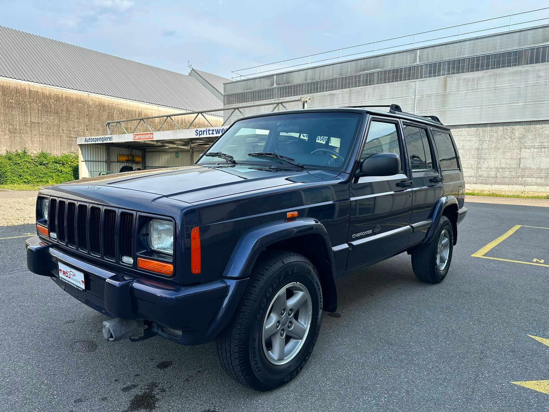 JEEP Cherokee 4.0 Sport Ltd-showroom-element-2