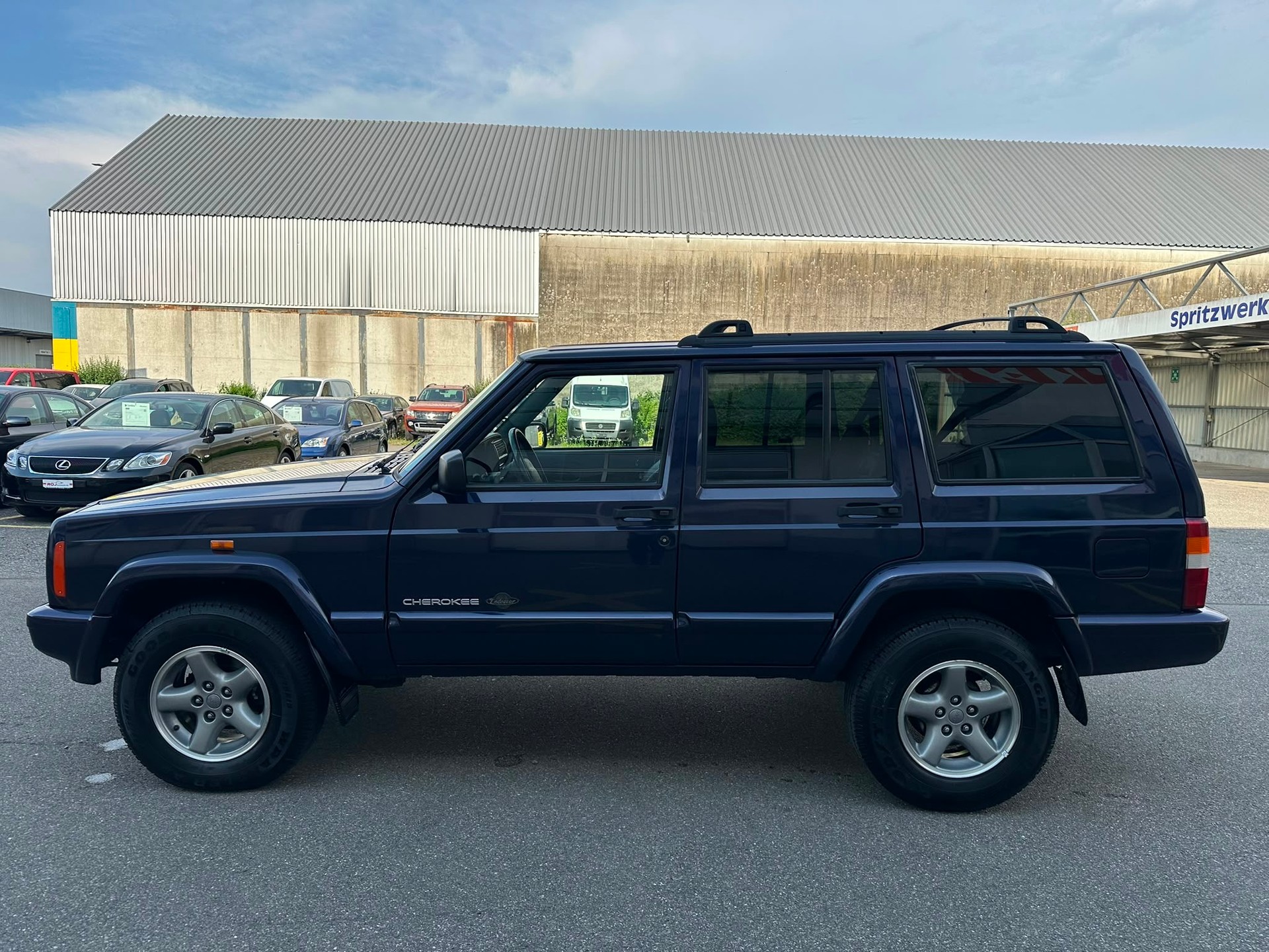 JEEP Cherokee 4.0 Sport Ltd-showroom-element-1