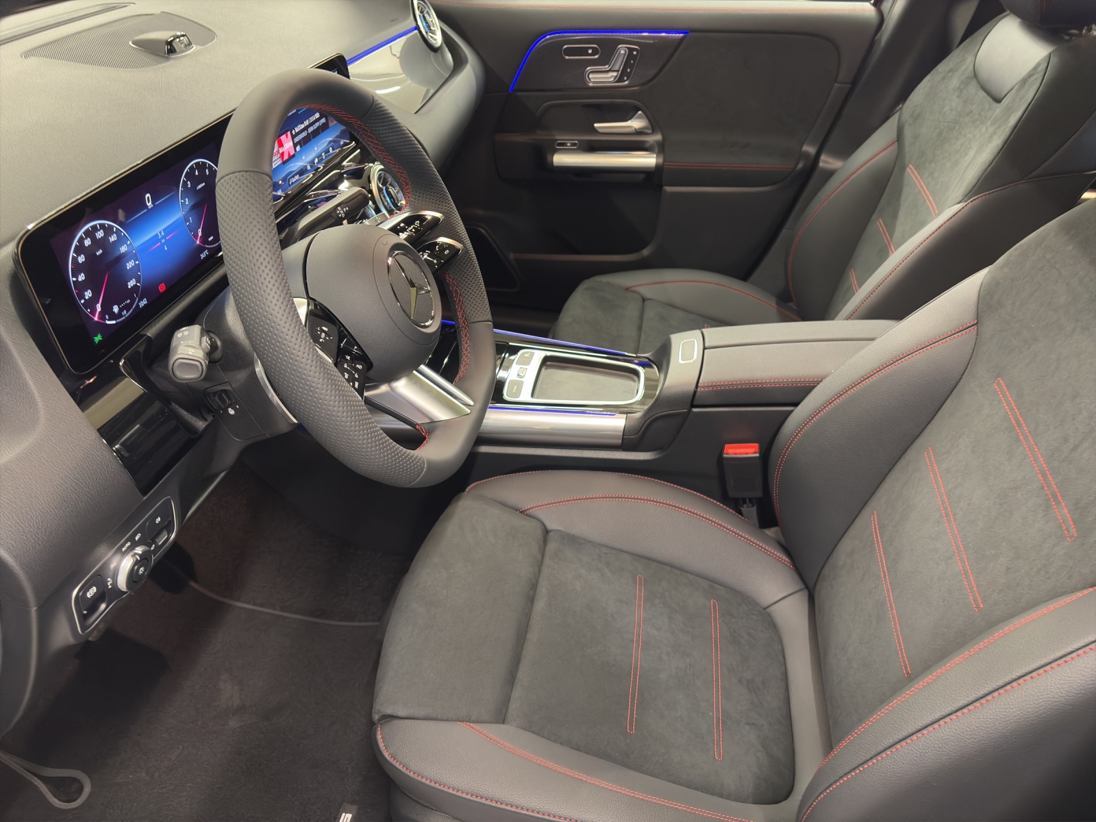 MERCEDES-BENZ GLA 220 4M-image-8