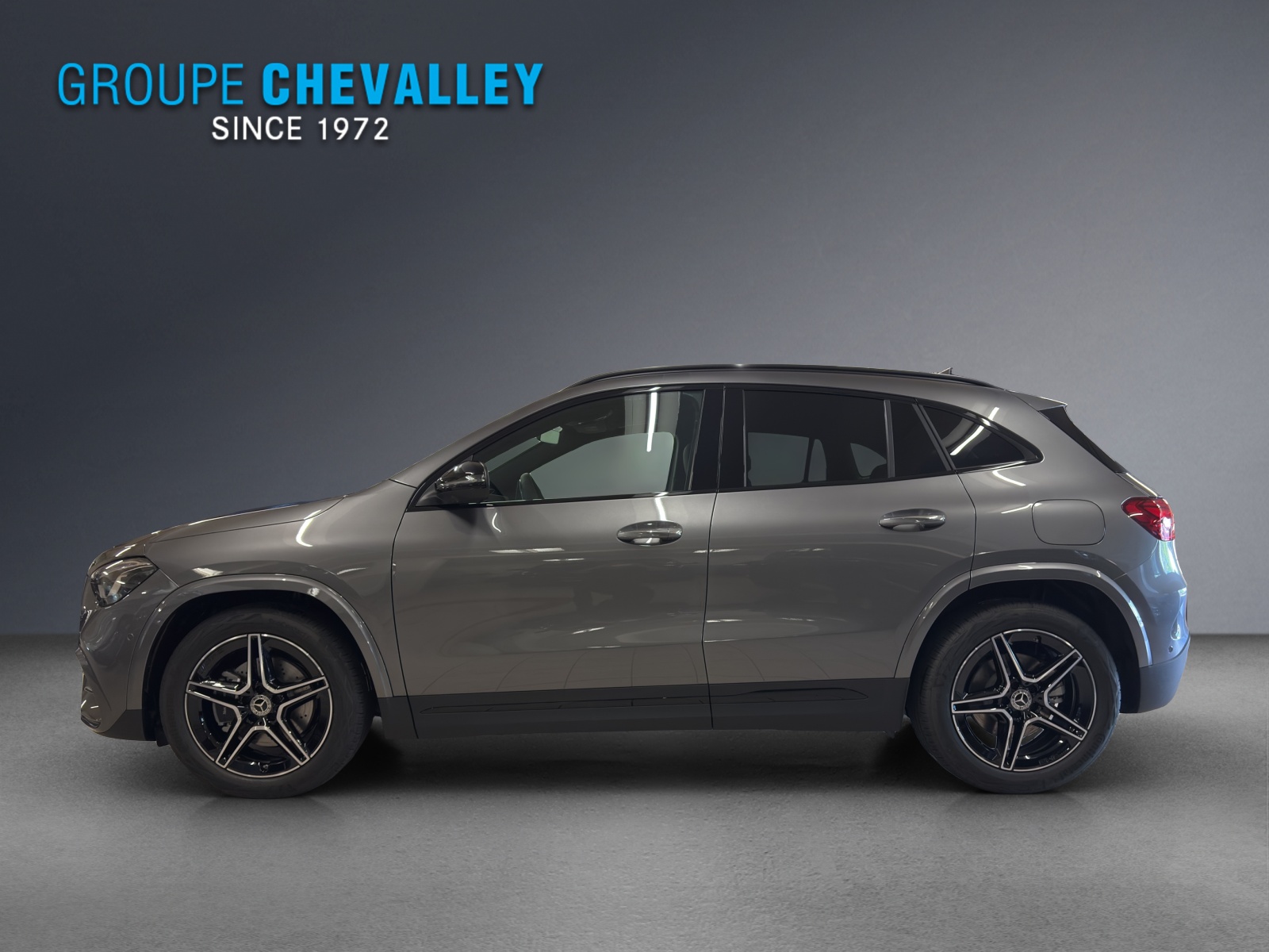MERCEDES-BENZ GLA 220 4M-showroom-element-1