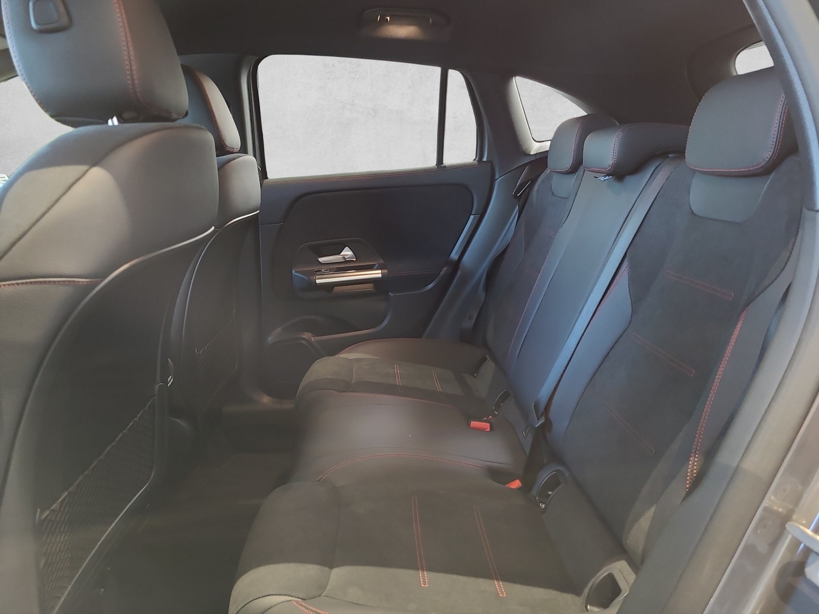 MERCEDES-BENZ GLA 220 4Matic 8G-DCT-image-10