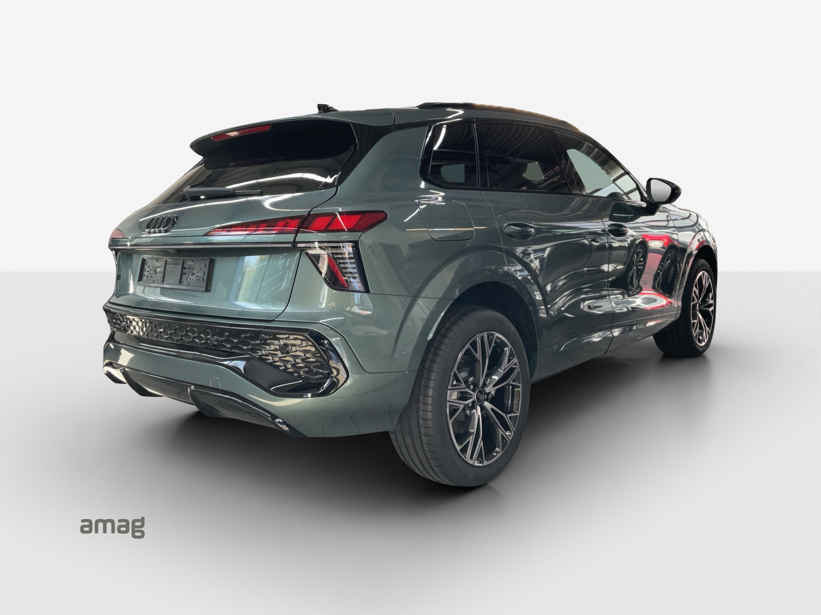 AUDI Q3 SUV e-hybrid 200 kW S tronig-image-4