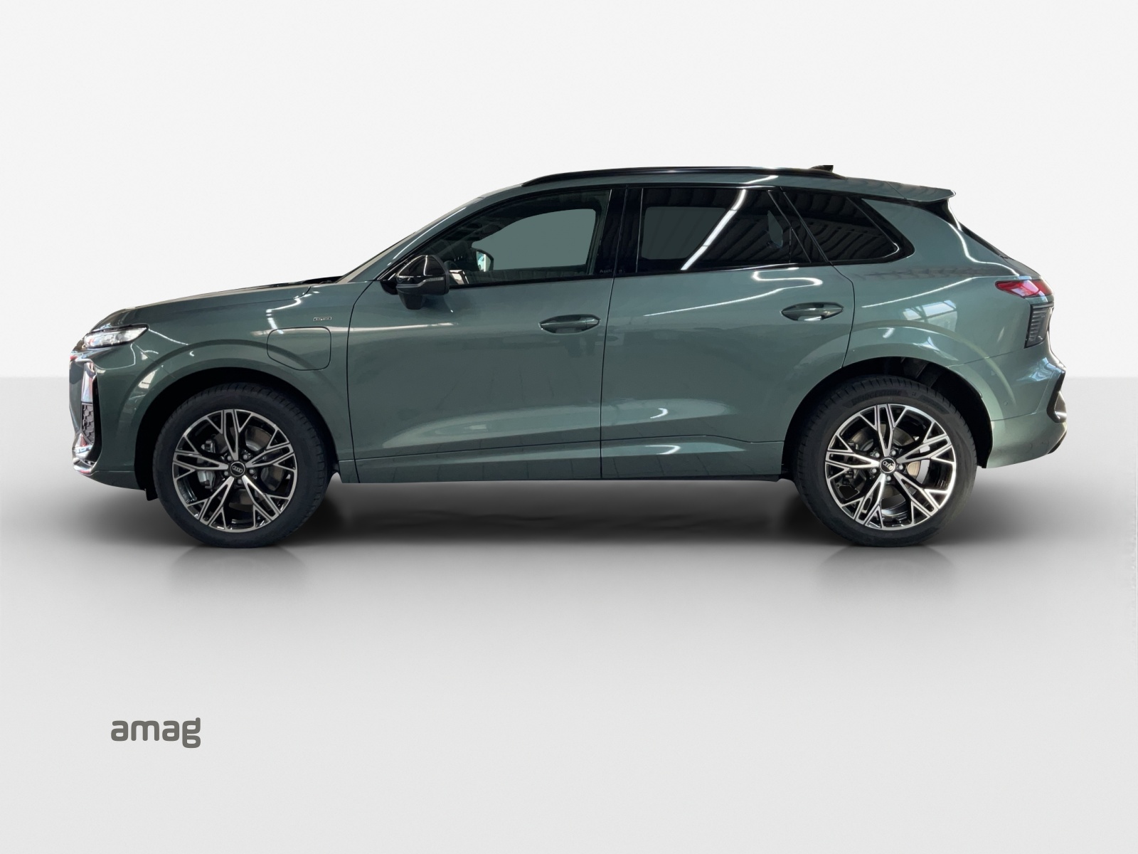 AUDI Q3 SUV e-hybrid 200 kW S tronig