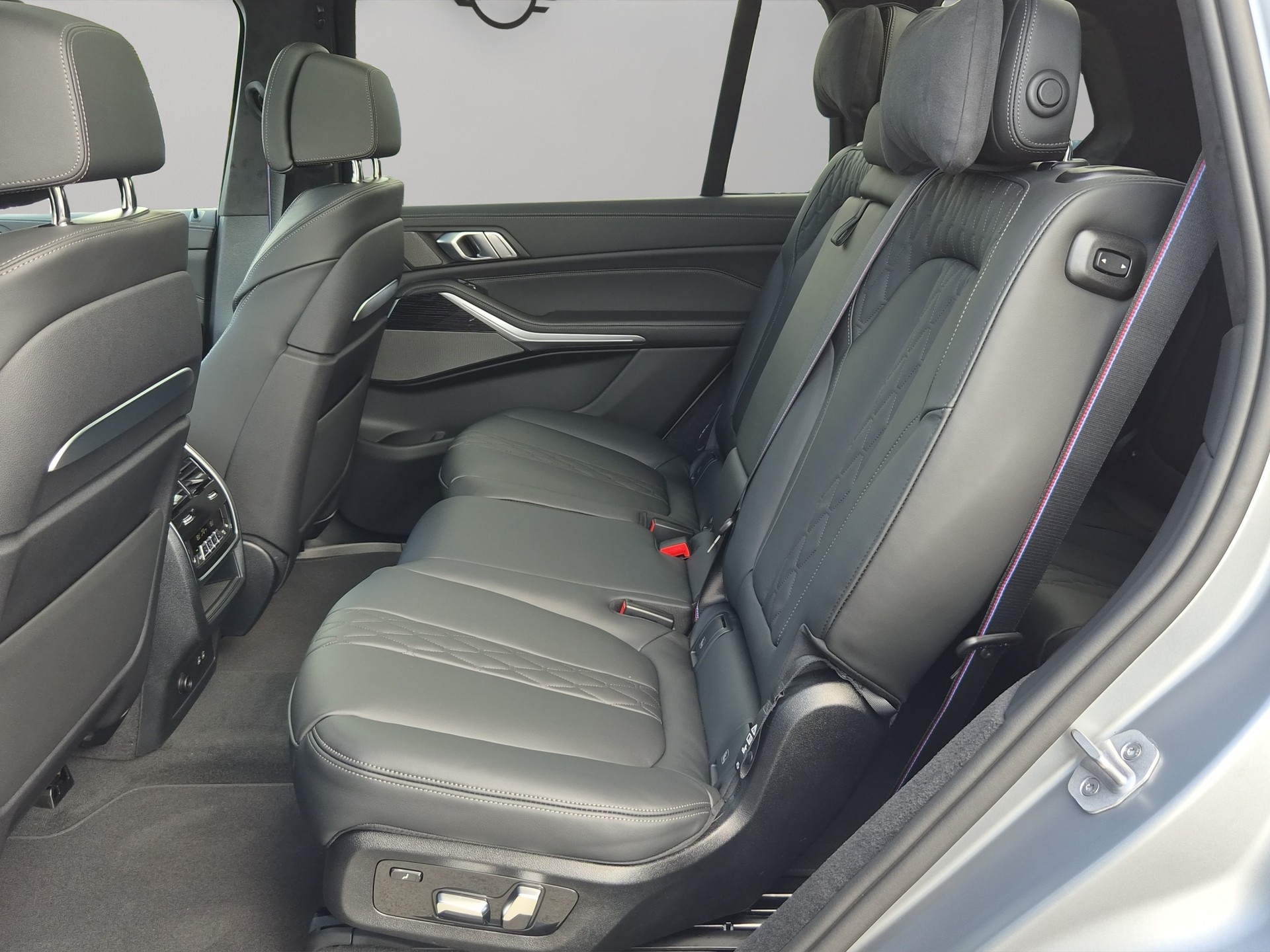 BMW X7 xDrive 48V 40d M Sport Pro Steptronic-image-17