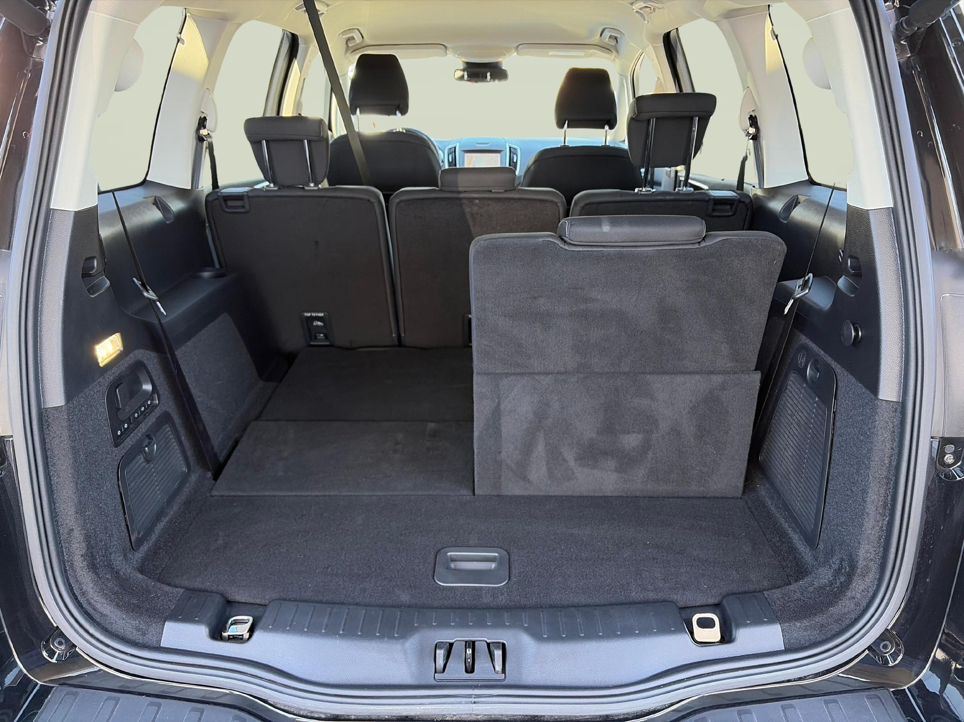 FORD Galaxy 2.5 Hybrid Titanium 7P-image-18