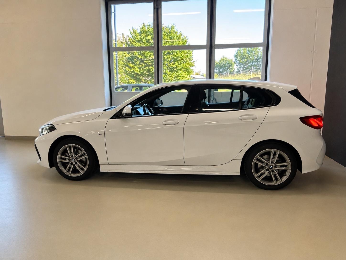 BMW 118i Sport Line Steptronic-image-8
