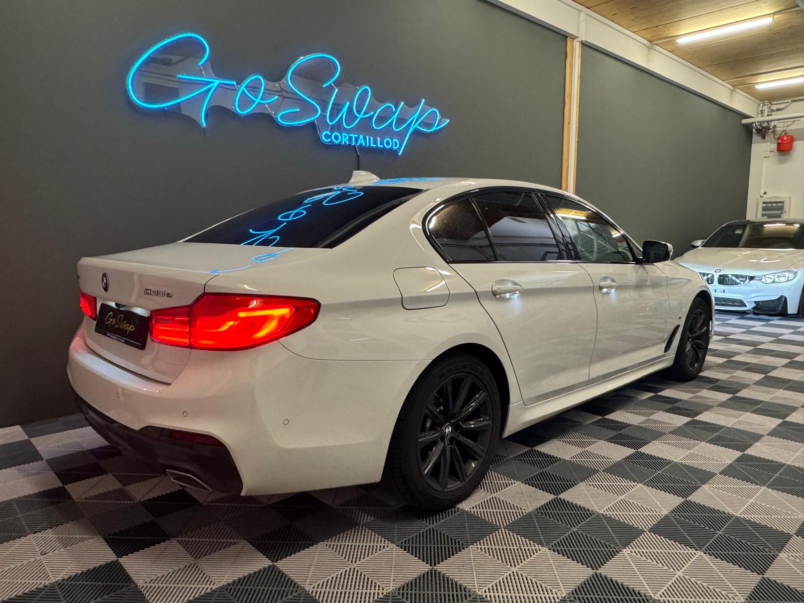 BMW 530e xDrive Pure M Sport Edition Steptronic-image-5