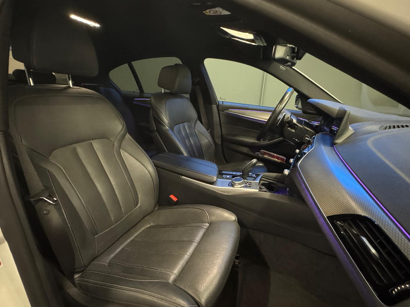 BMW 530e xDrive Pure M Sport Edition Steptronic-image-10