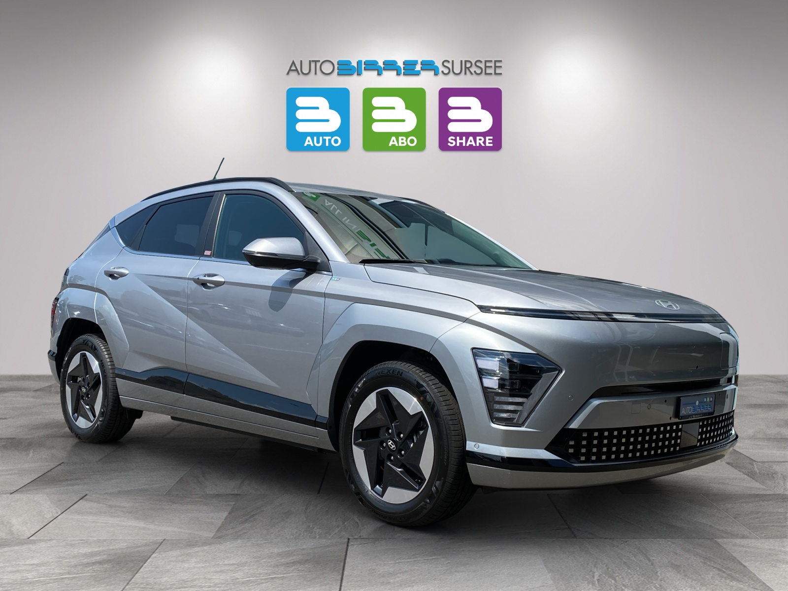 HYUNDAI Kona Electric Amplia-showroom-element-2