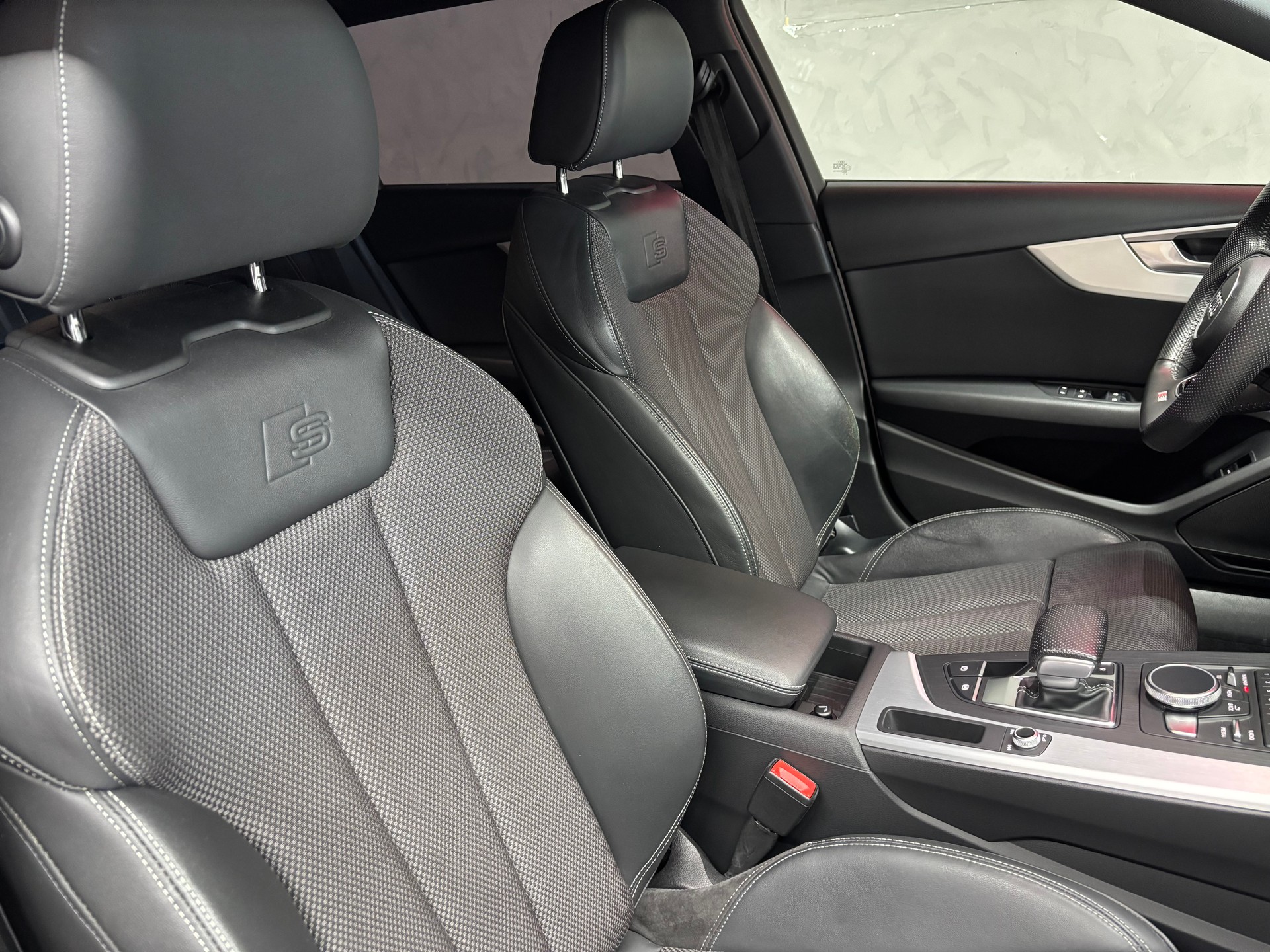 AUDI A4 Avant 2.0 TFSI Ultra Sport S-tronic S Line-image-11