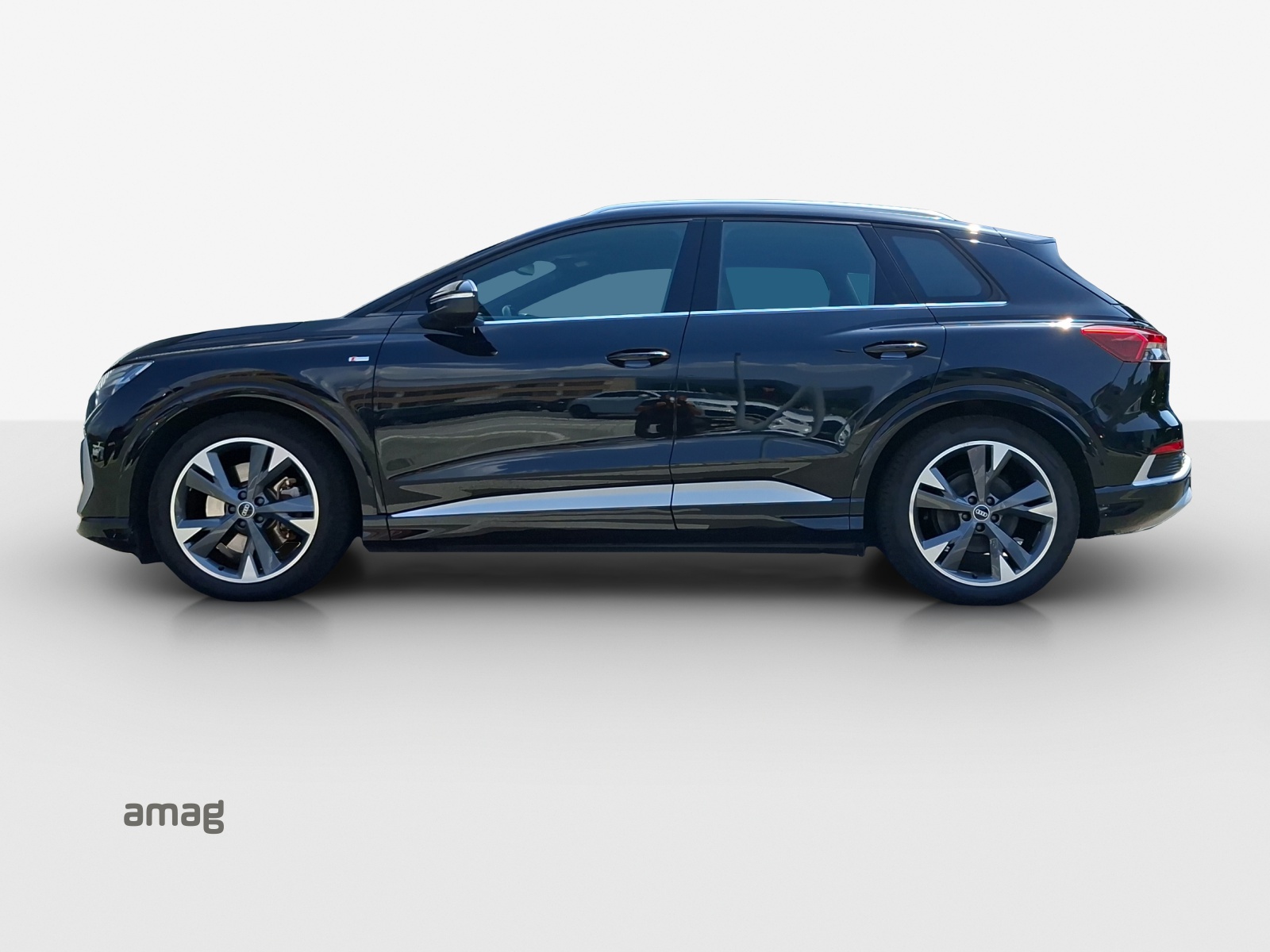 AUDI Q4 e-tron 50 quattro-showroom-element-1