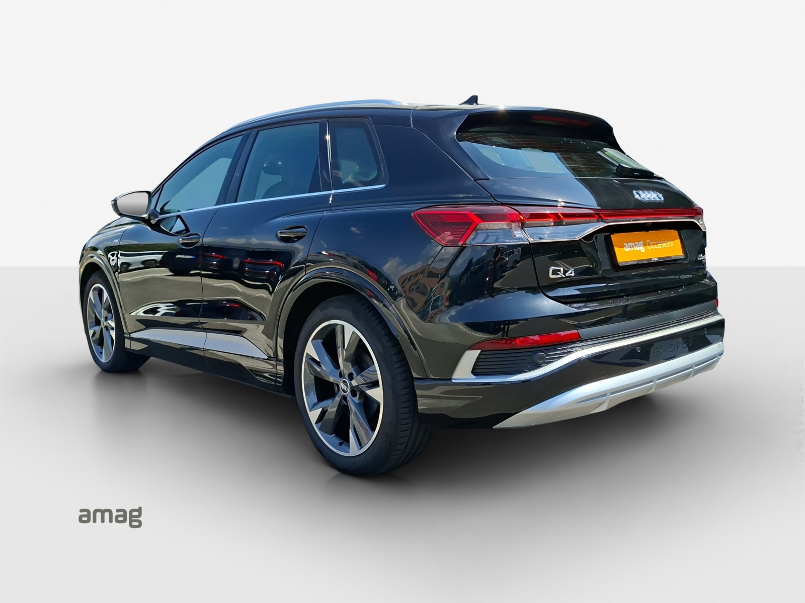 AUDI Q4 e-tron 50 quattro-showroom-element-2