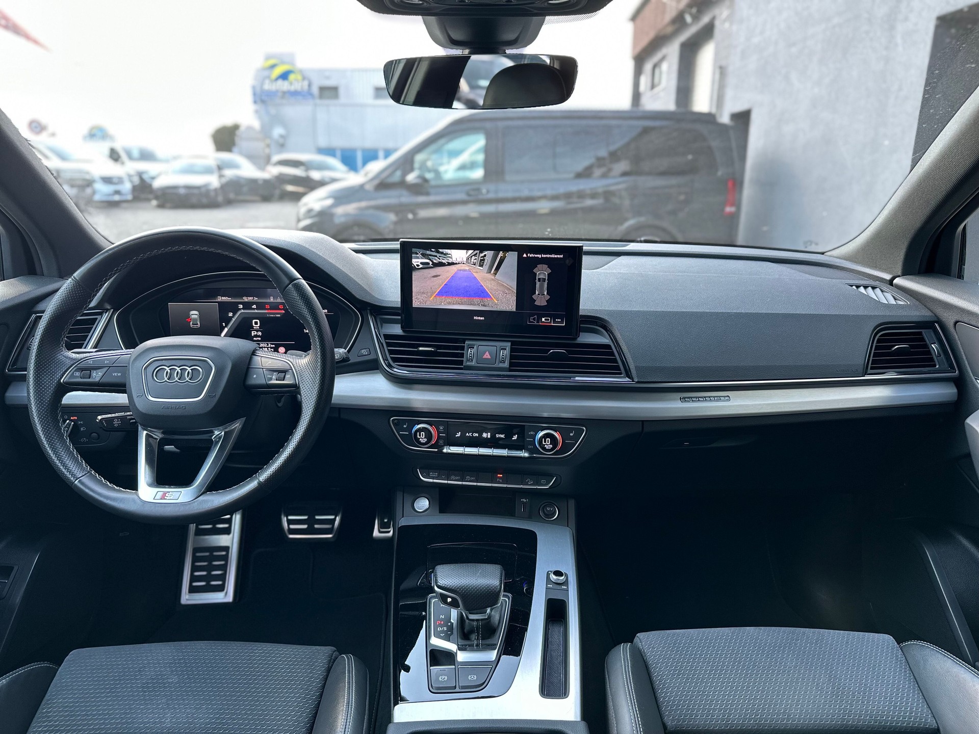 AUDI Q5 Sportback 40 TDI S line quattro S-tronic-image-5