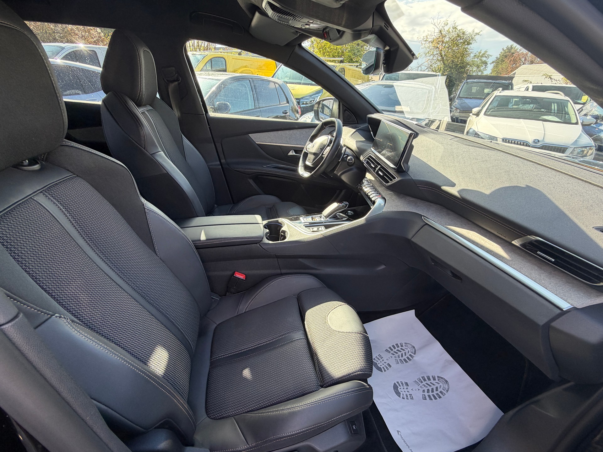 PEUGEOT 3008 225e Hybrid2 GT EAT8-showroom-element-3