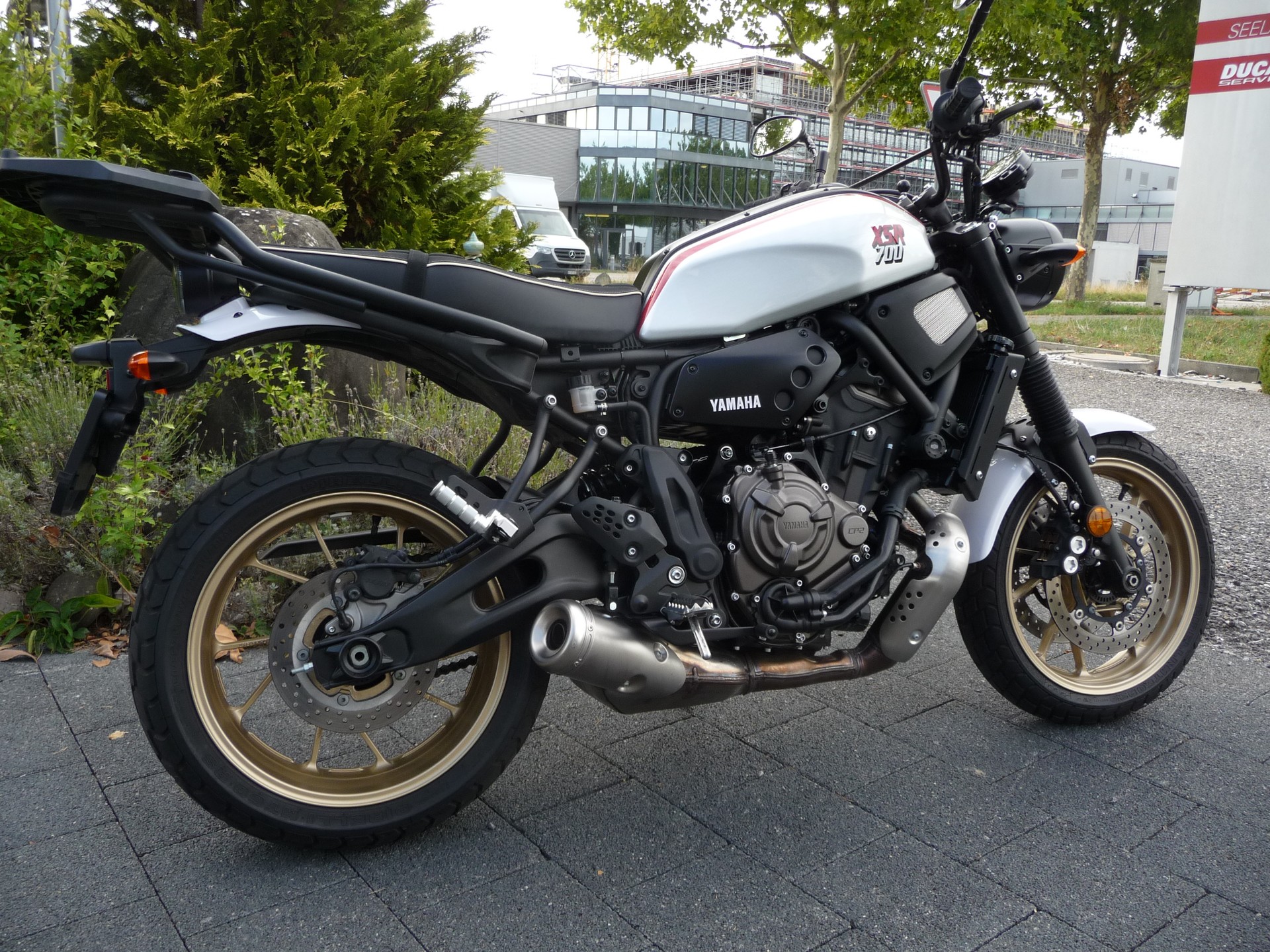 YAMAHA XSR 700 XTribute-image-0