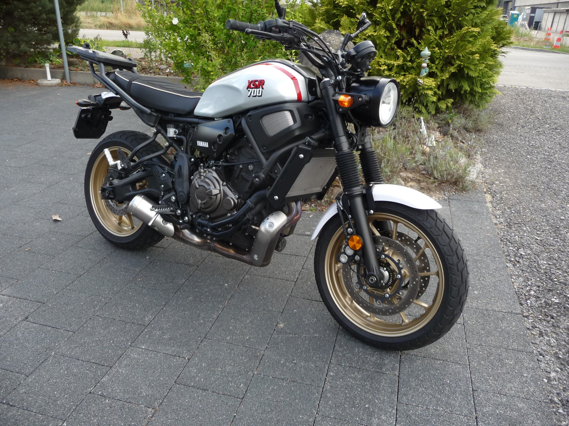 YAMAHA XSR 700 XTribute-image-1