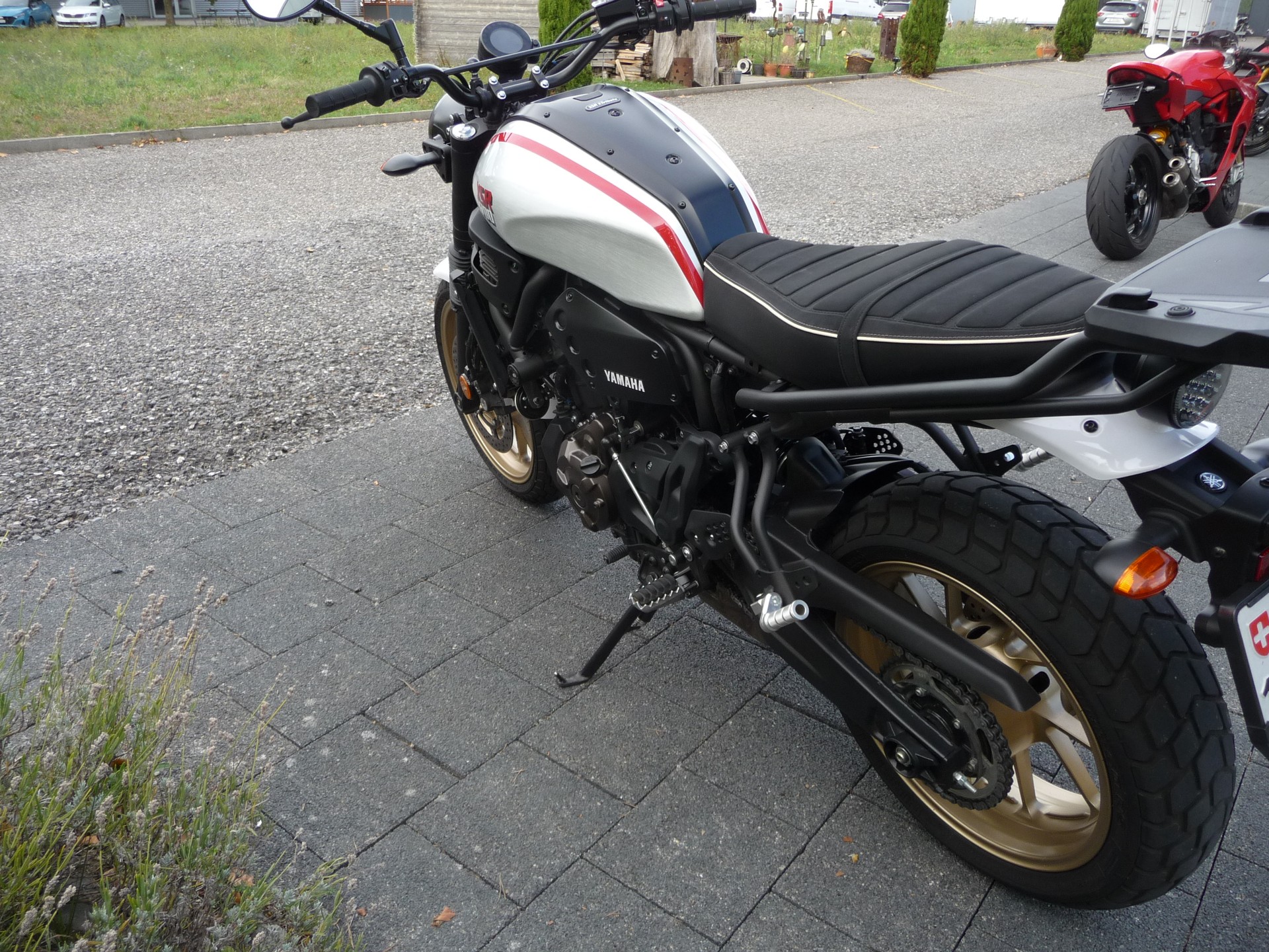 YAMAHA XSR 700 XTribute-image-4