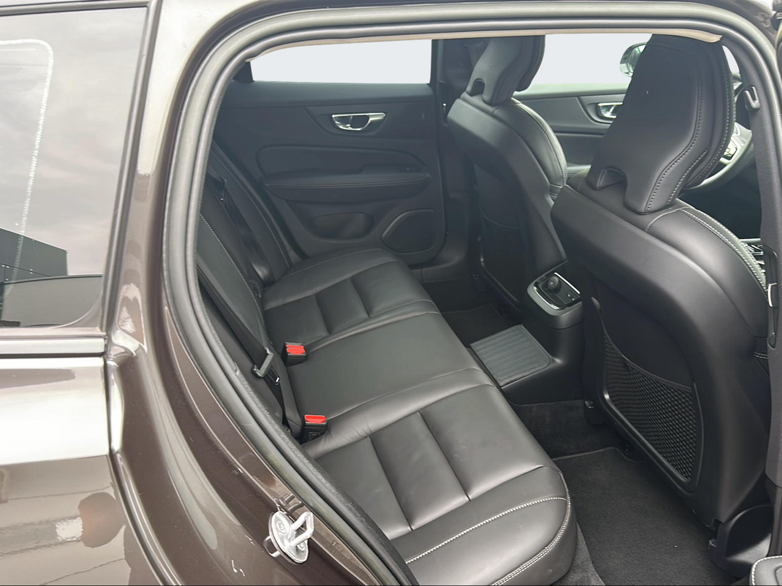 VOLVO V60 2.0 T6 TE Ultimate Dark eAWD-image-12